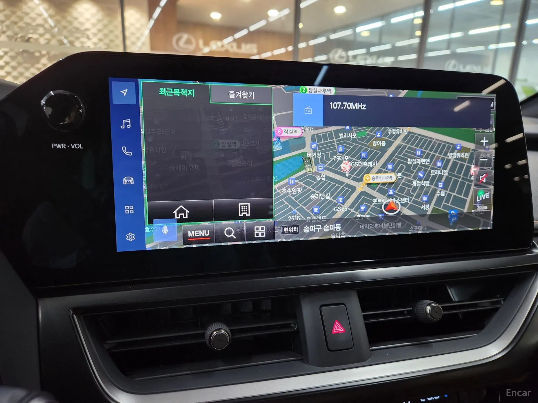 Lexus UX300h превью 17