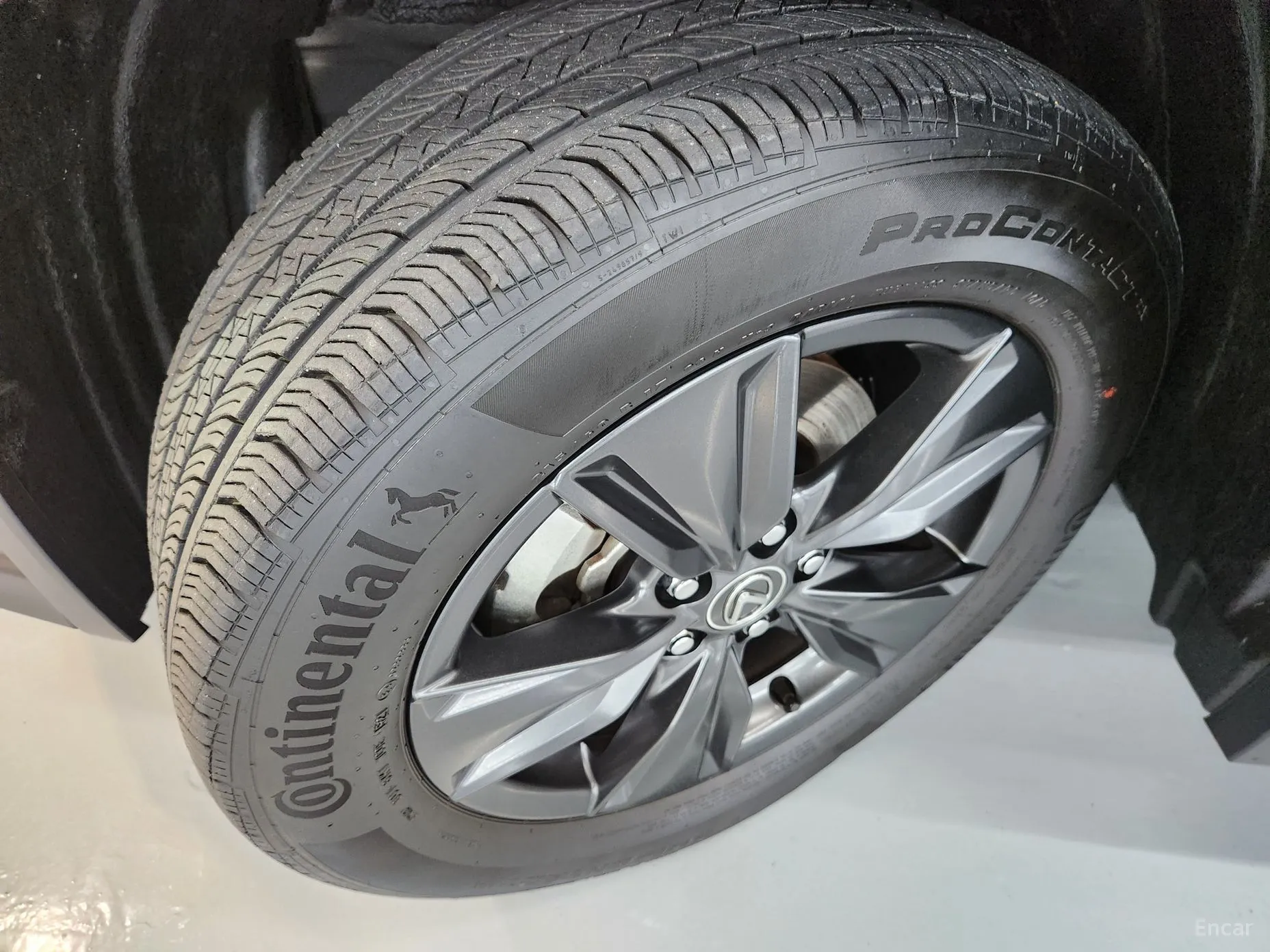 Lexus UX300h превью 5