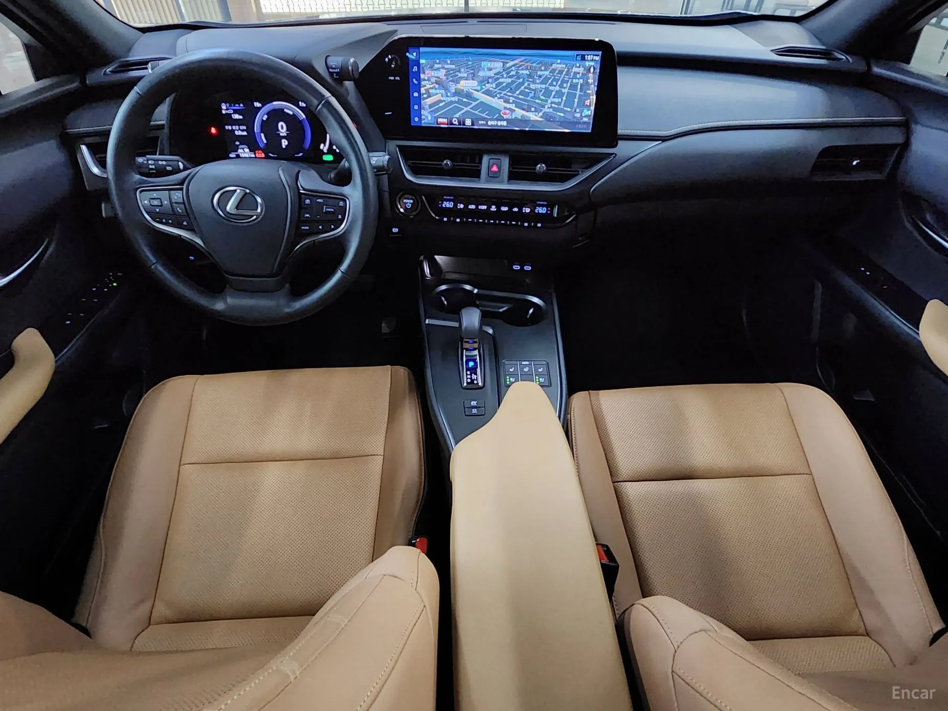 Lexus UX300h превью 7