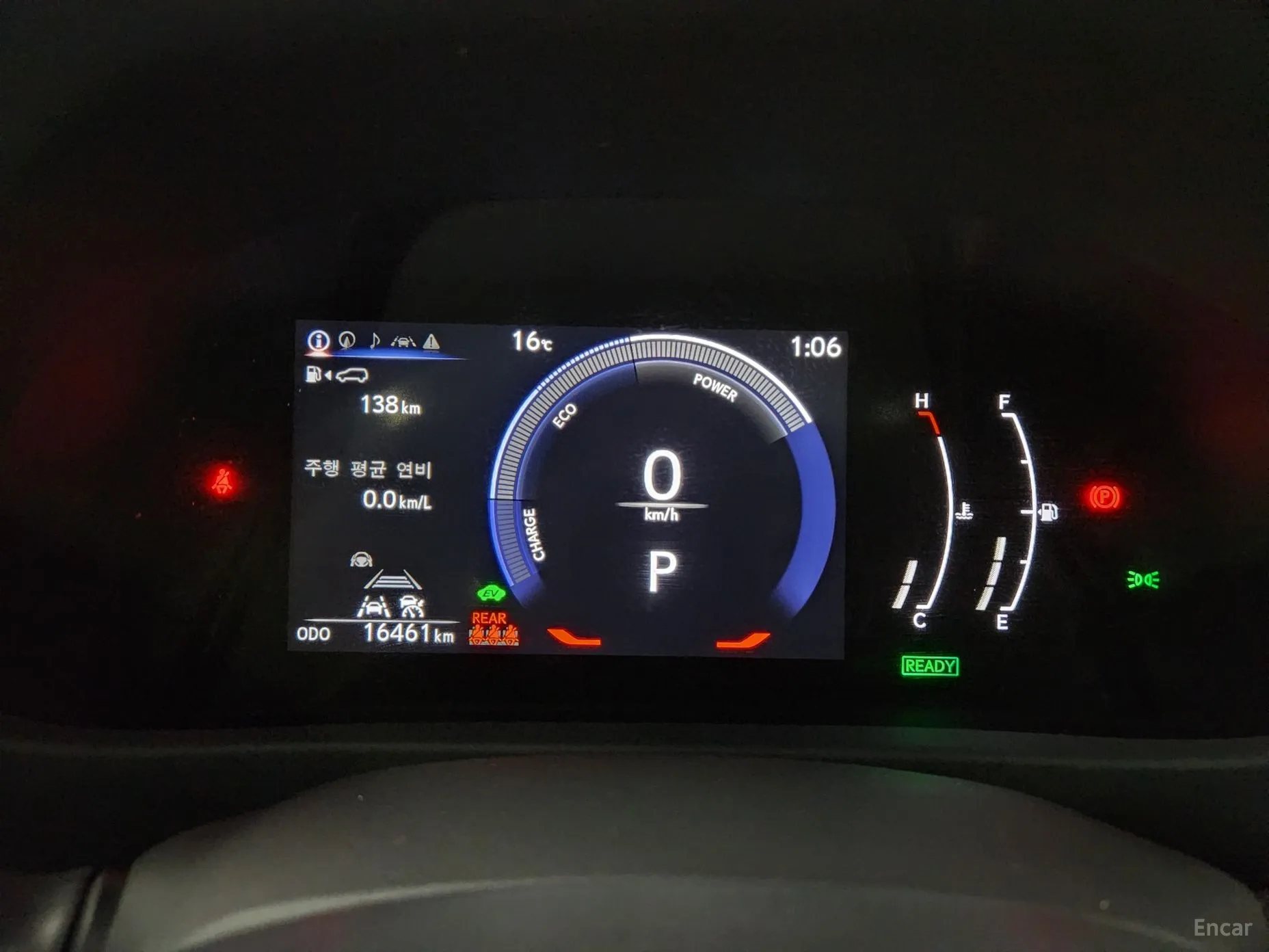 Lexus UX300h превью 8