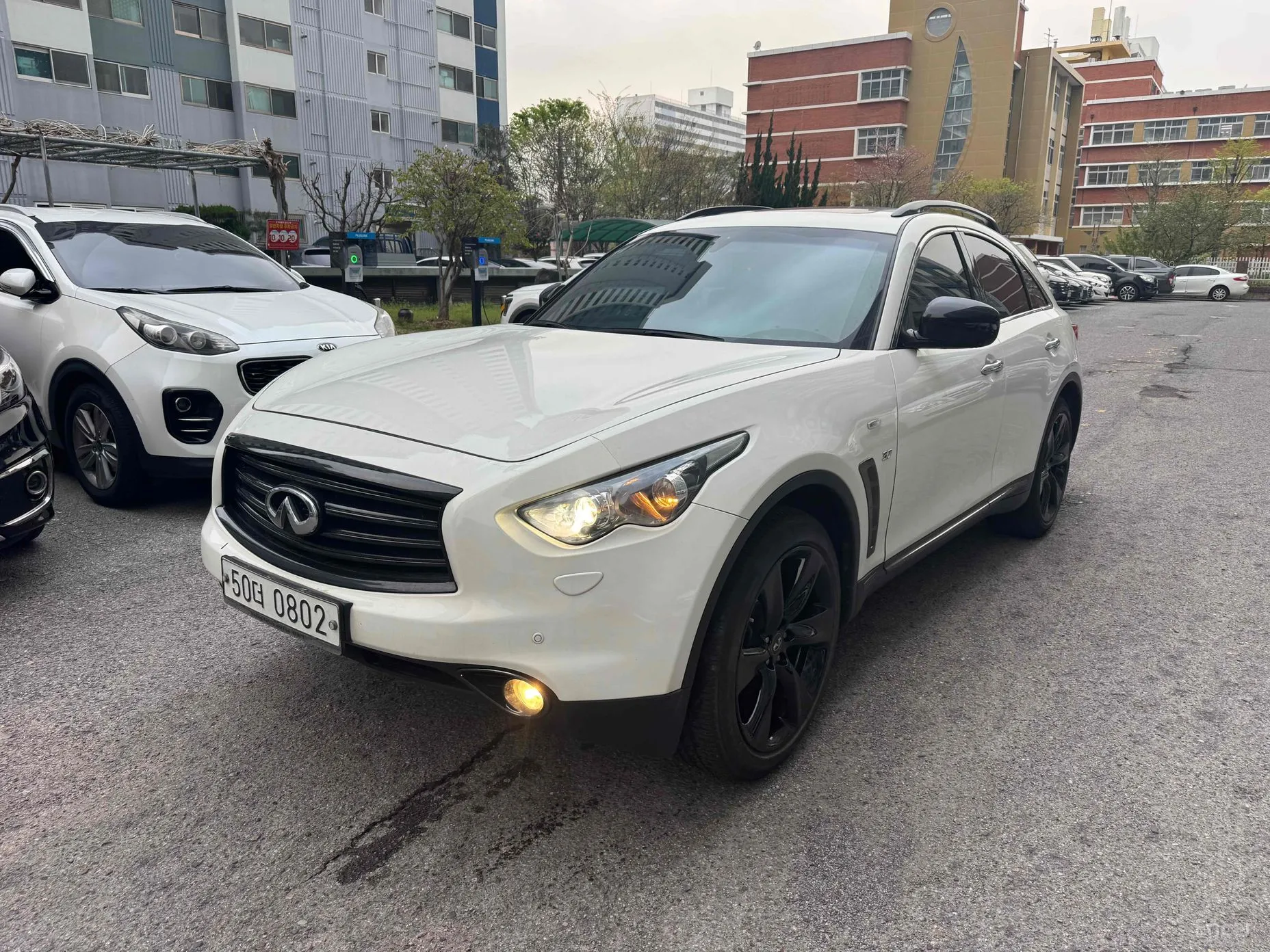 Infiniti QX70
