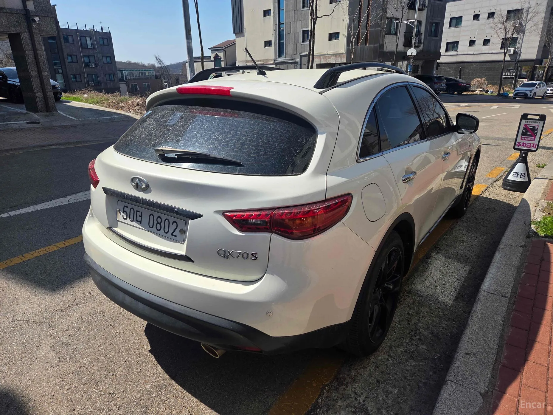 Infiniti QX70 превью 19