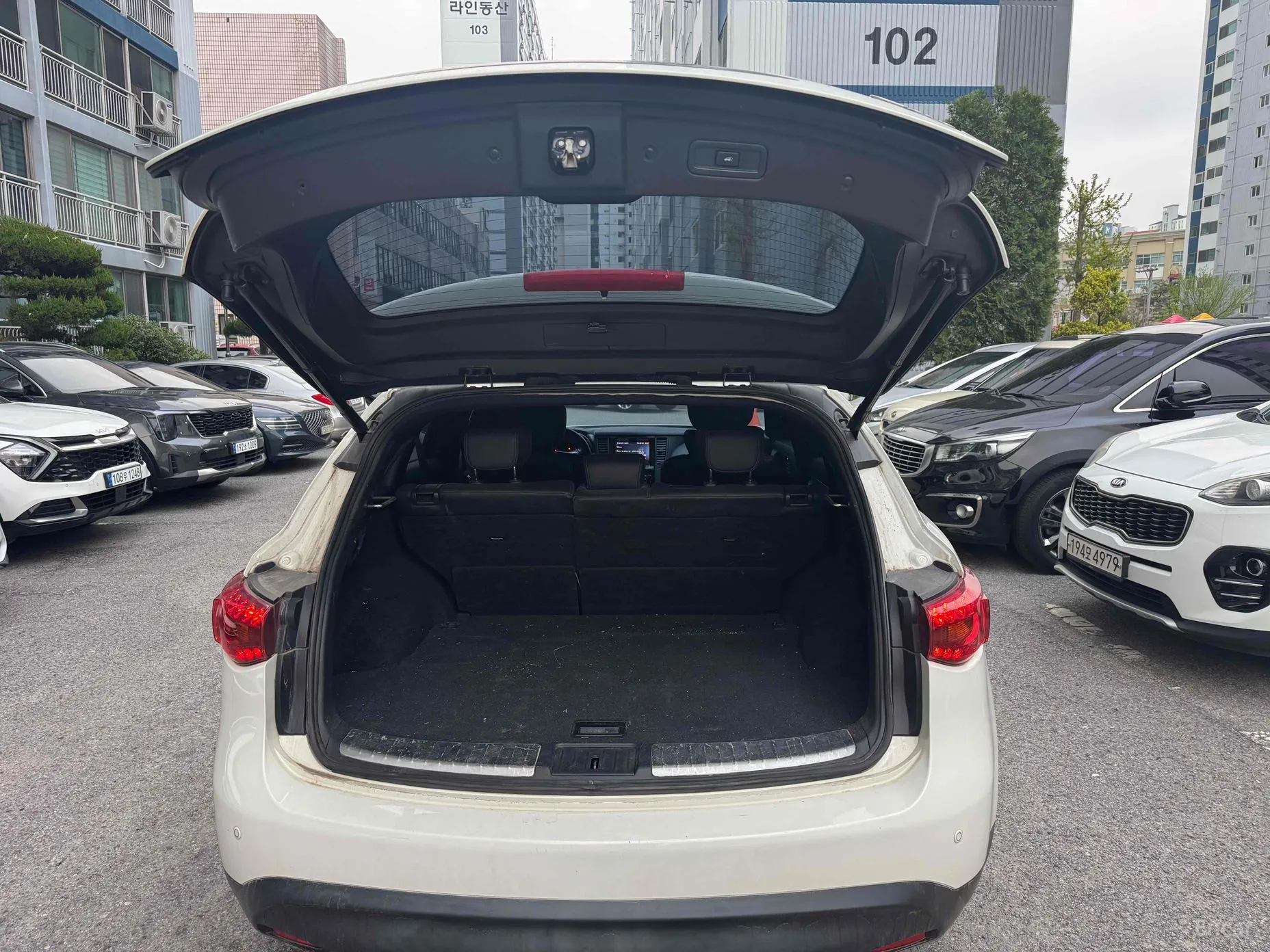 Infiniti QX70 превью 7