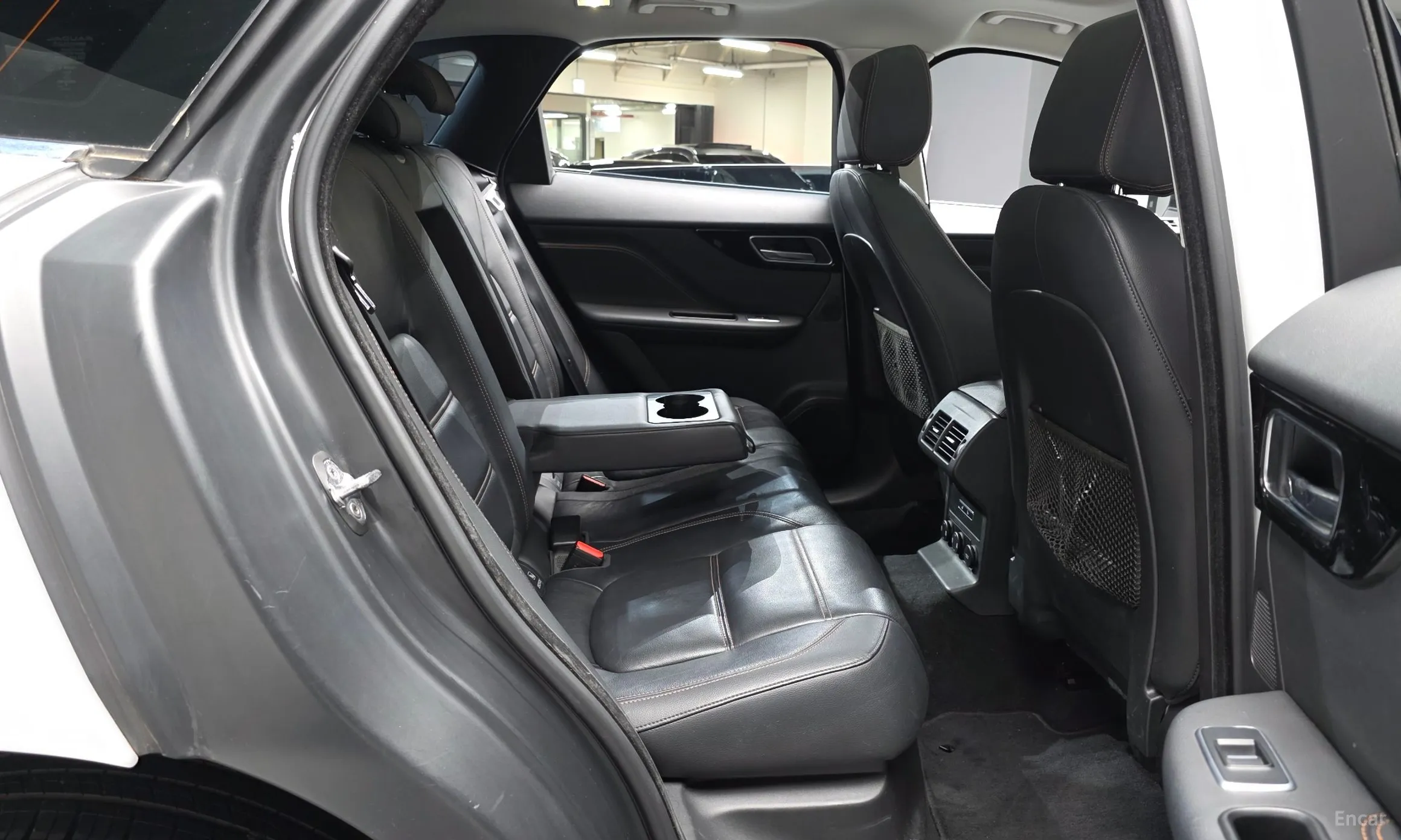 Jaguar F-PACE превью 11