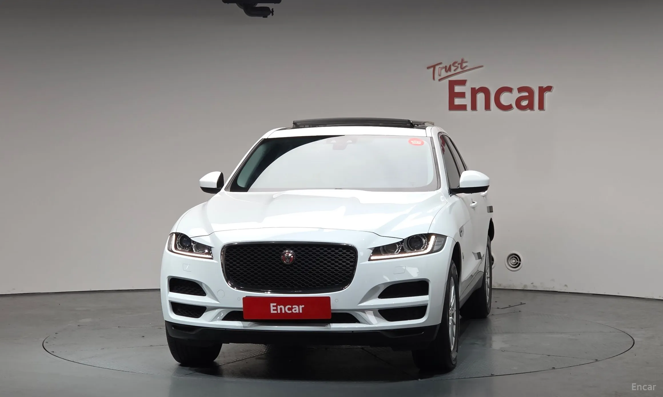 Jaguar F-PACE превью 3