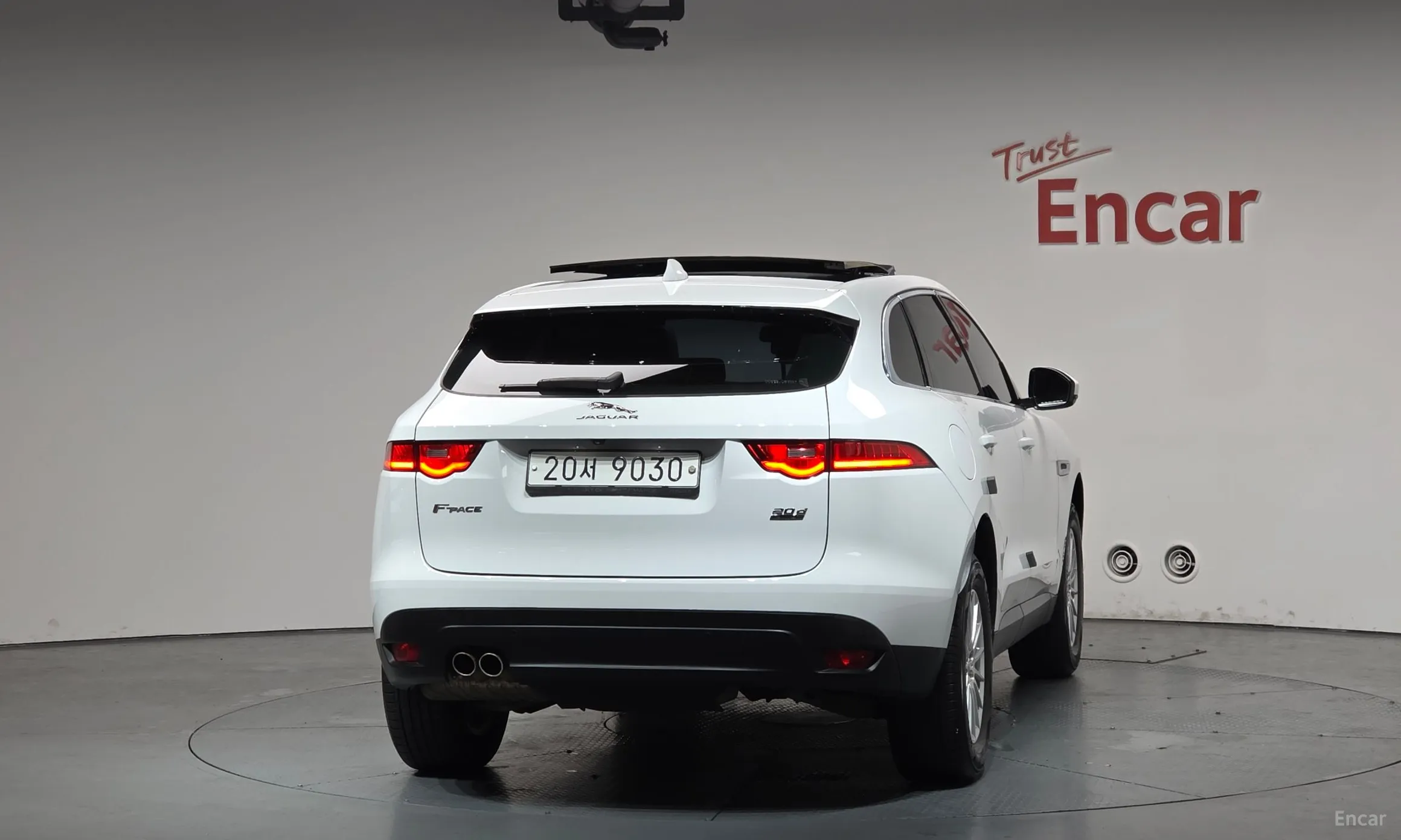 Jaguar F-PACE превью 4