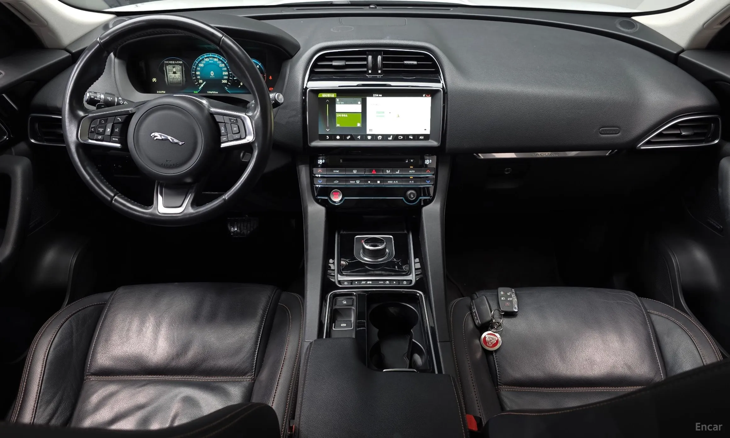 Jaguar F-PACE превью 7