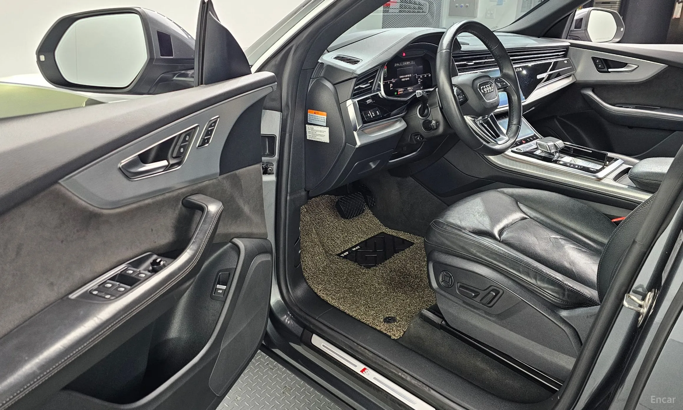 Audi Q8 (4M) превью 10