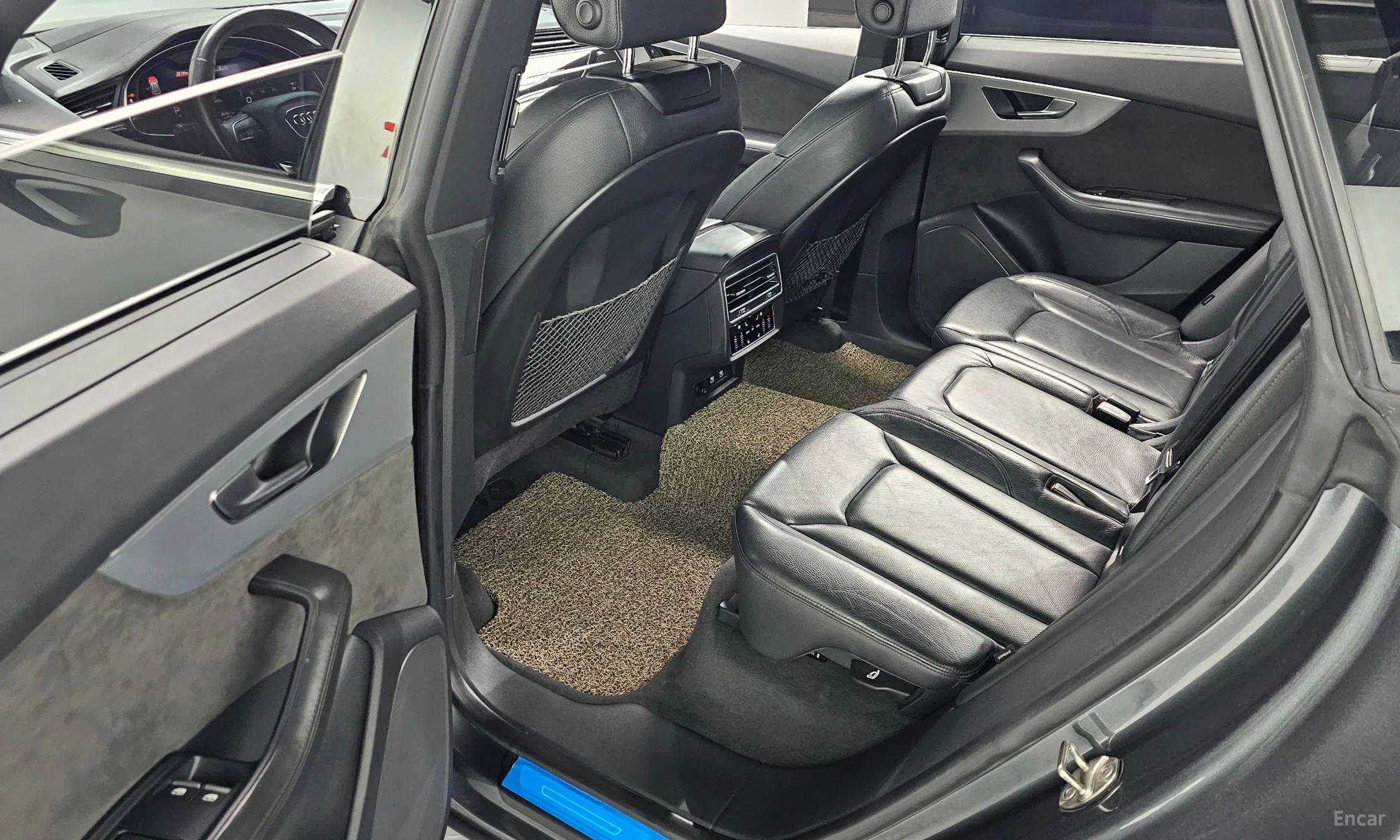 Audi Q8 (4M) превью 11