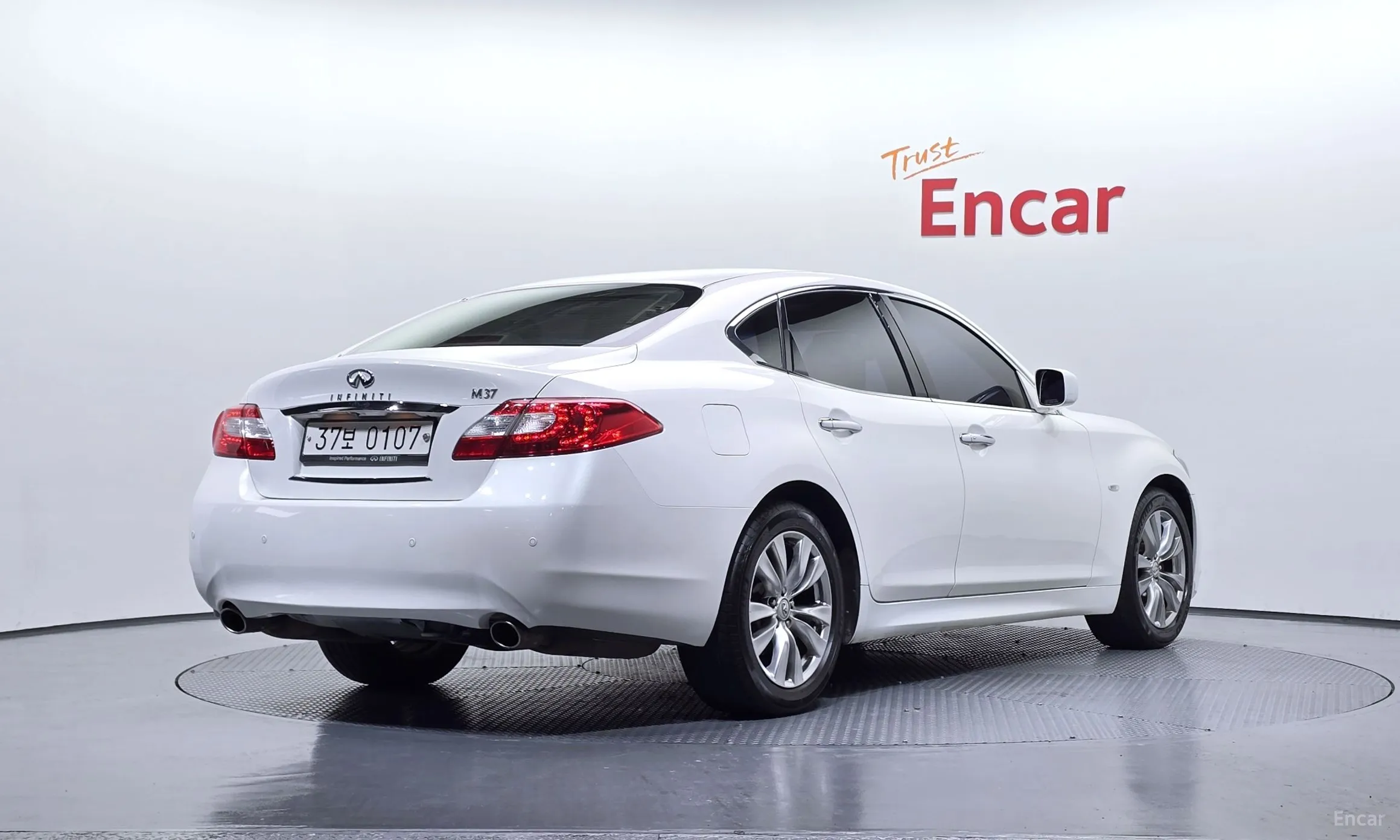 Infiniti M37