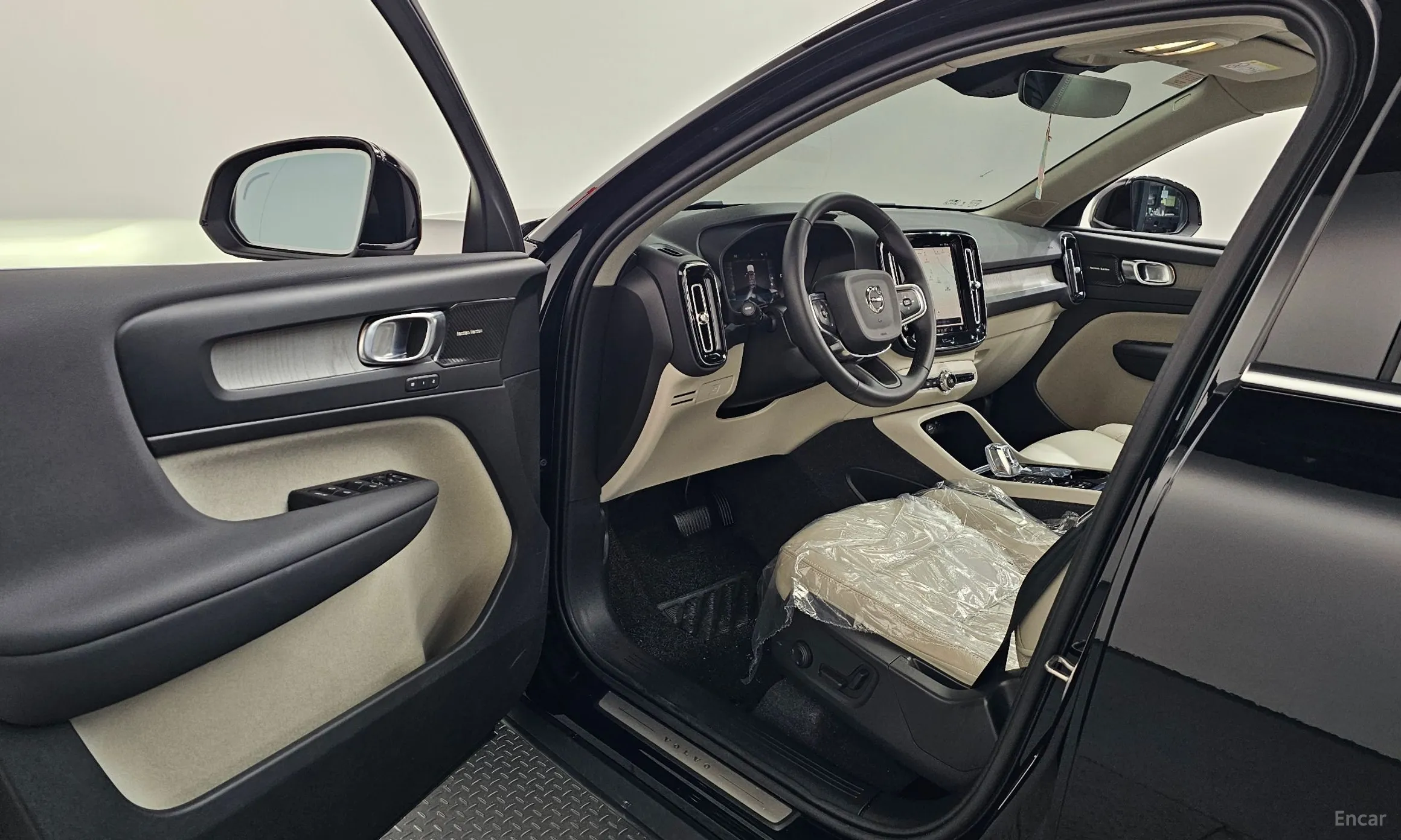 Volvo XC40 превью 10
