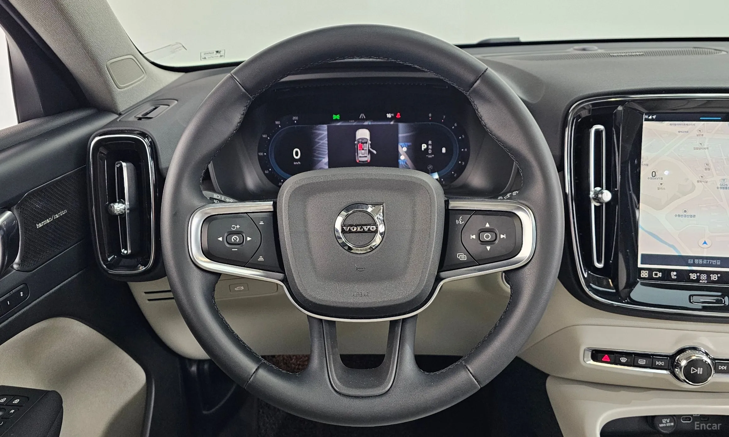 Volvo XC40 превью 12