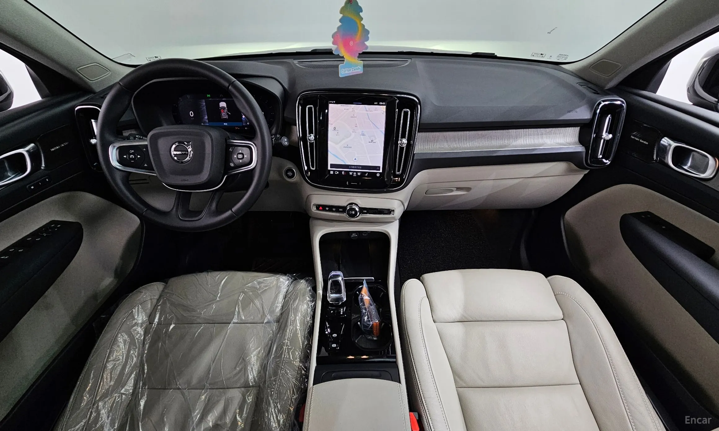 Volvo XC40 превью 7