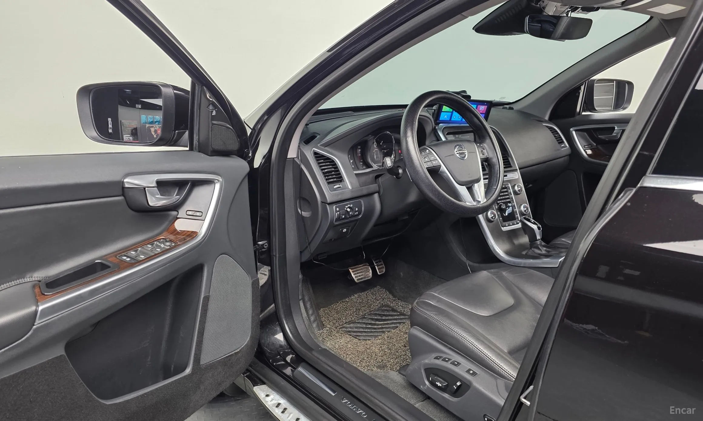 Volvo XC60 превью 10