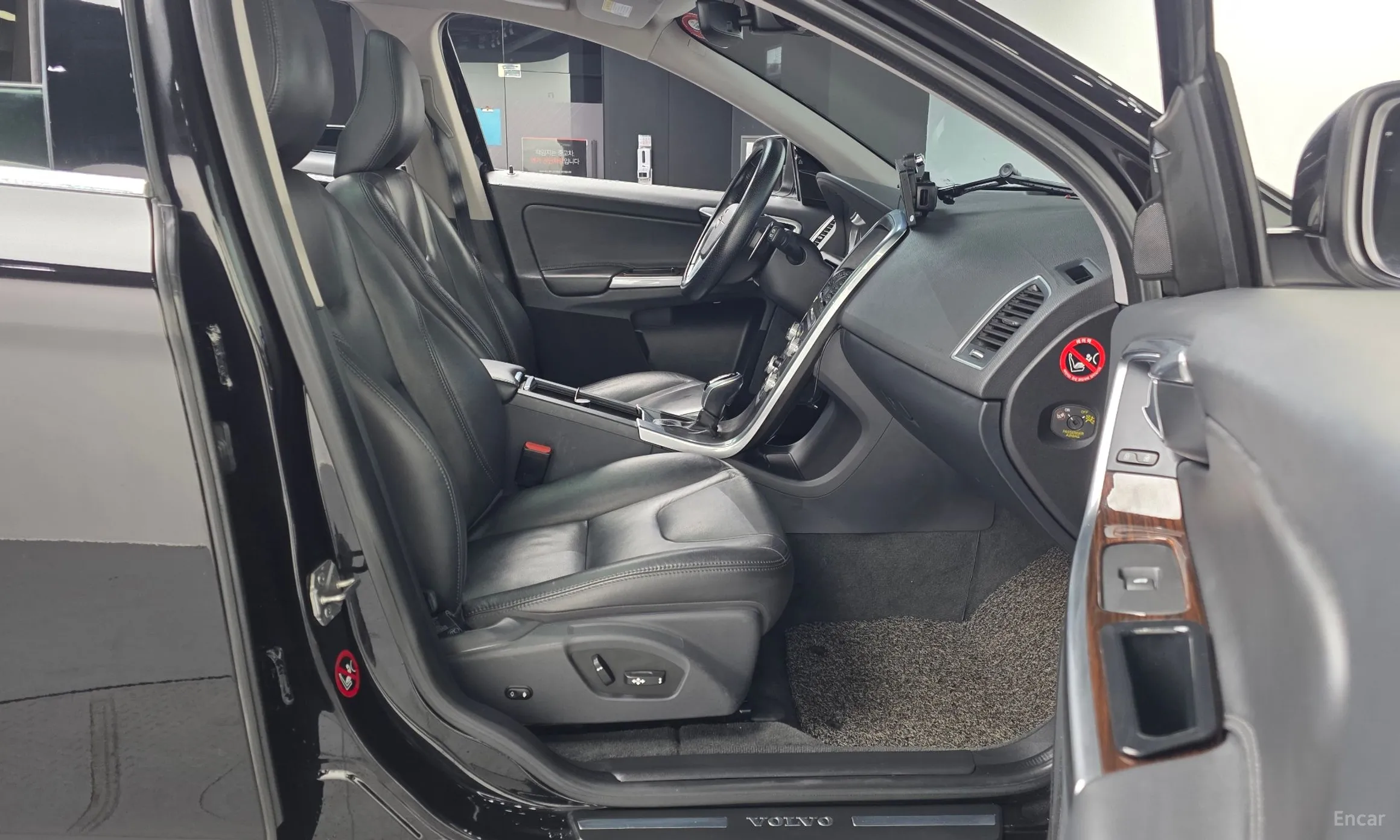 Volvo XC60 превью 11