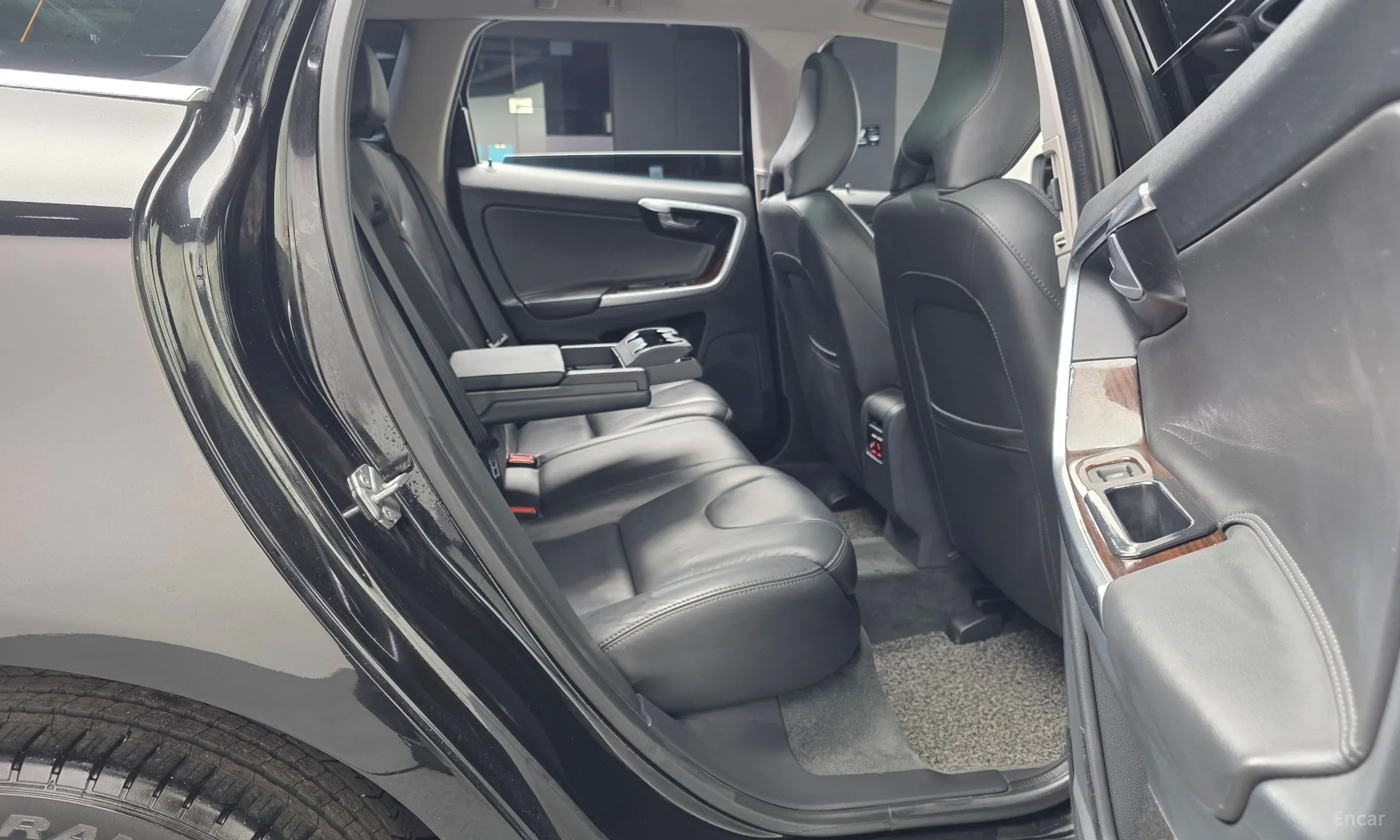 Volvo XC60 превью 12