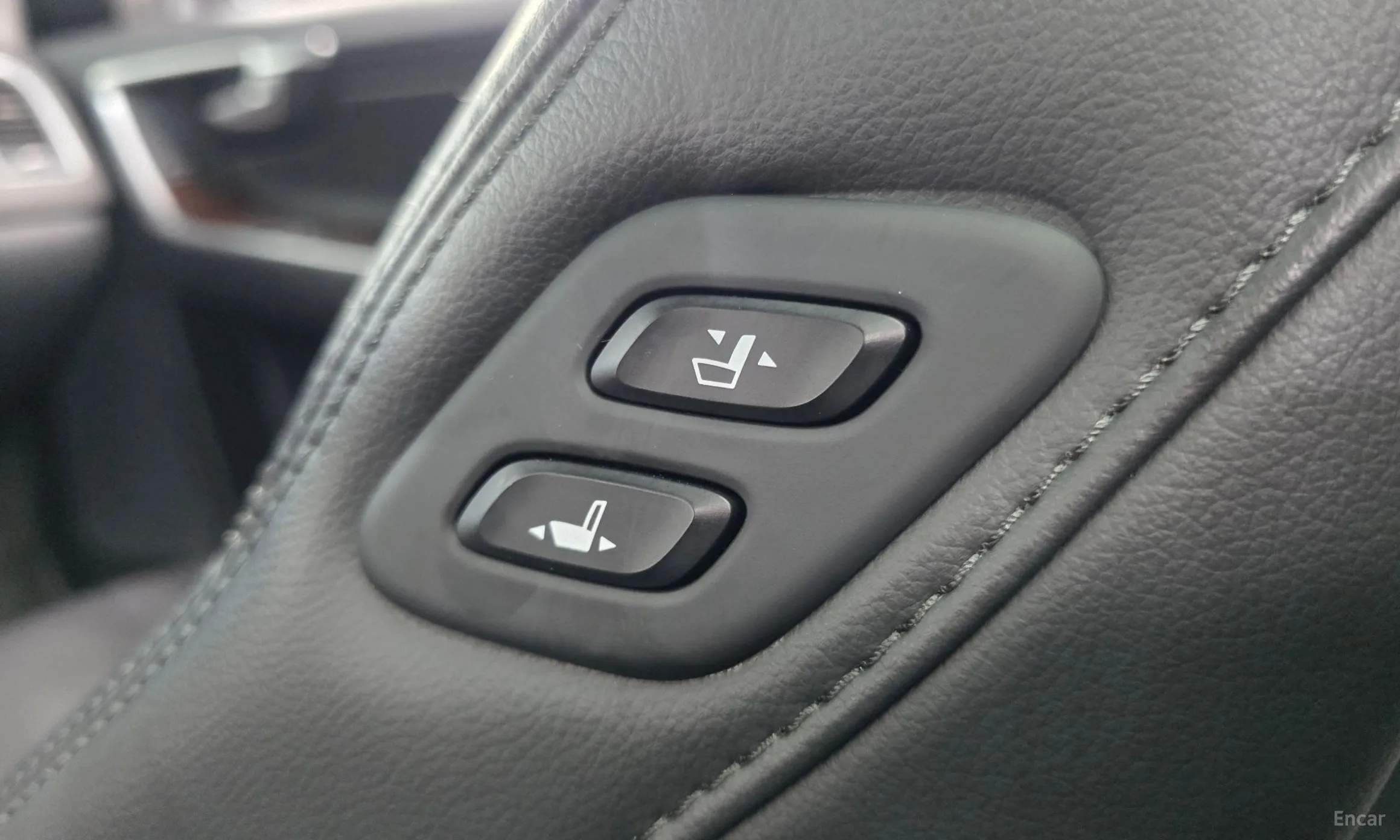 Volvo XC60 превью 17