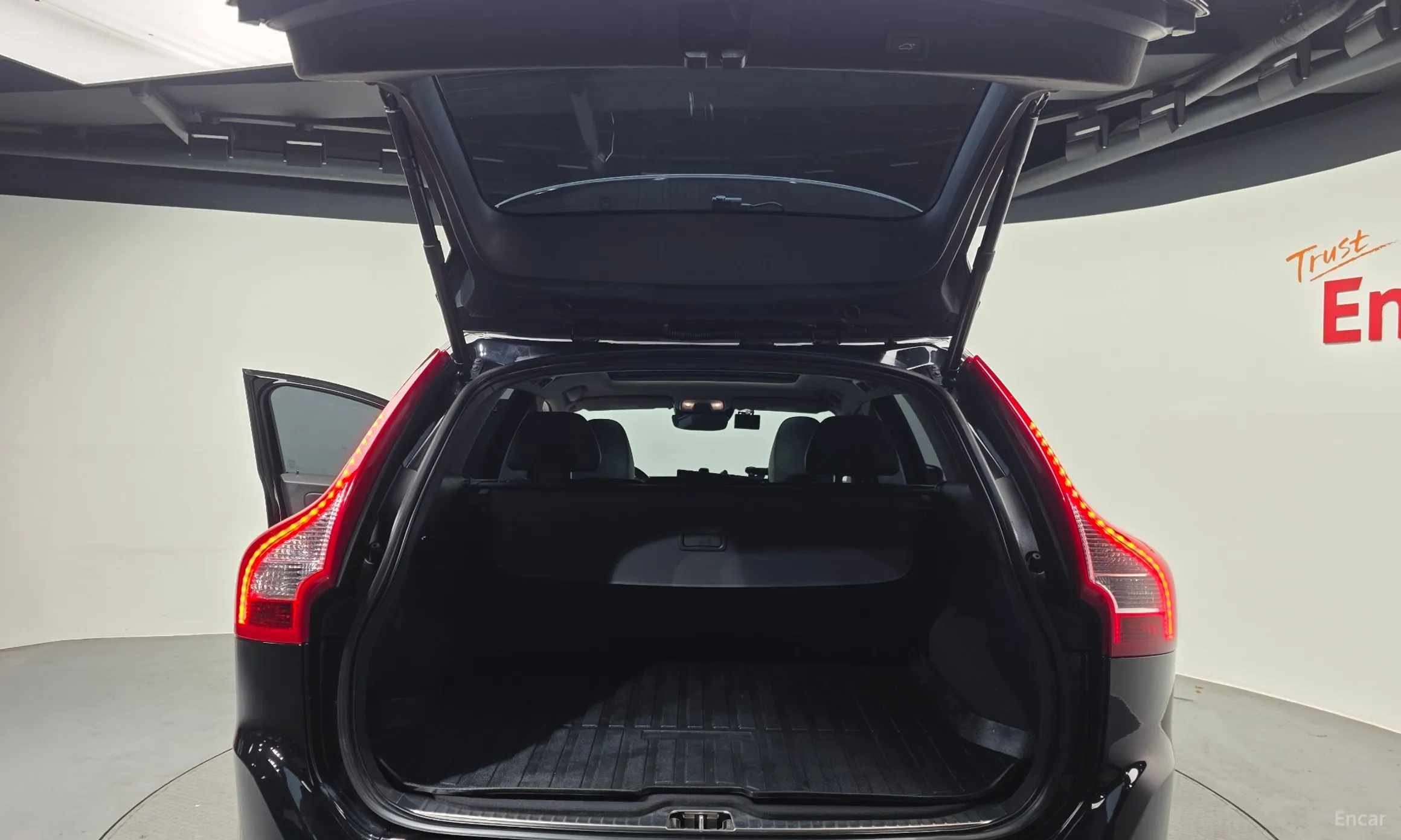 Volvo XC60 превью 20