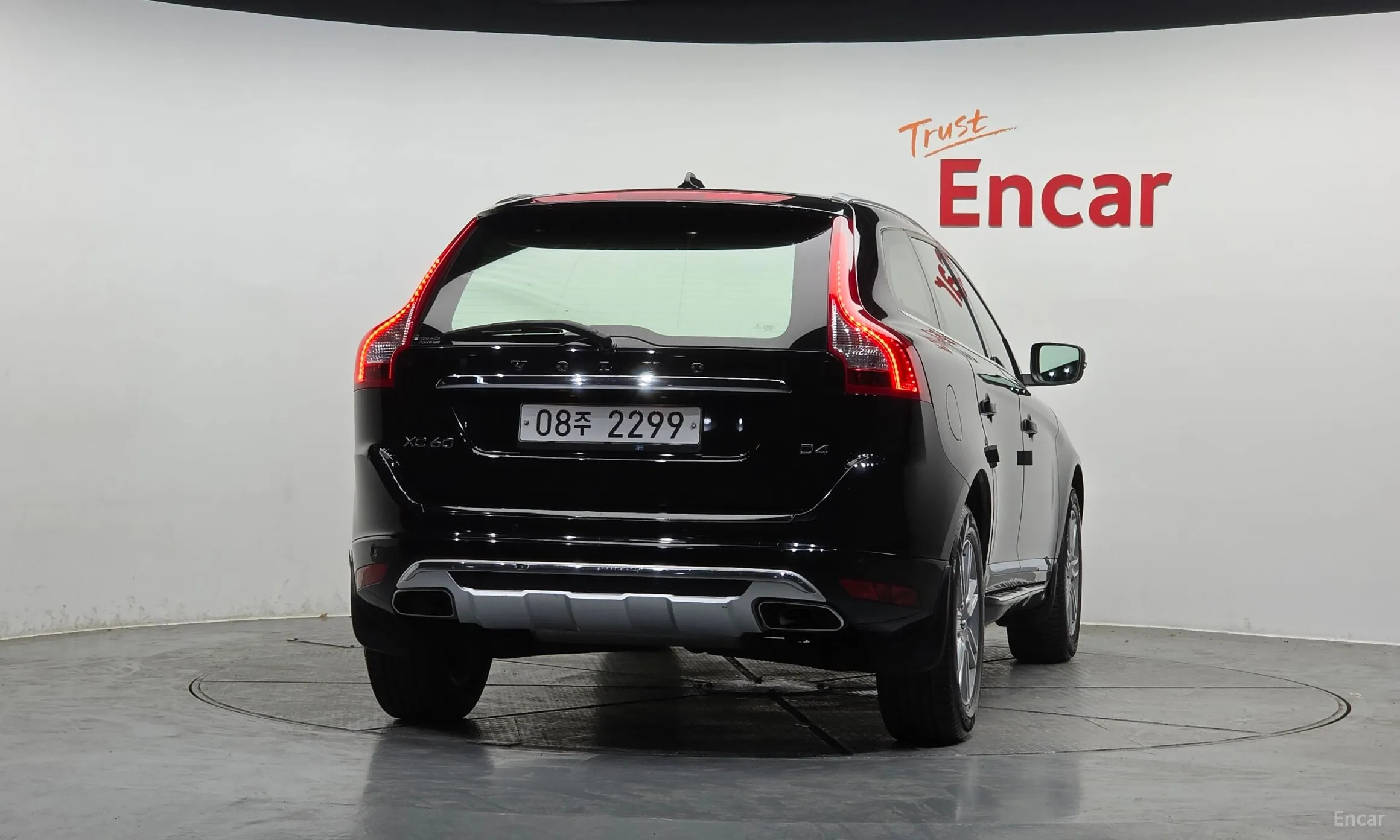 Volvo XC60 превью 4