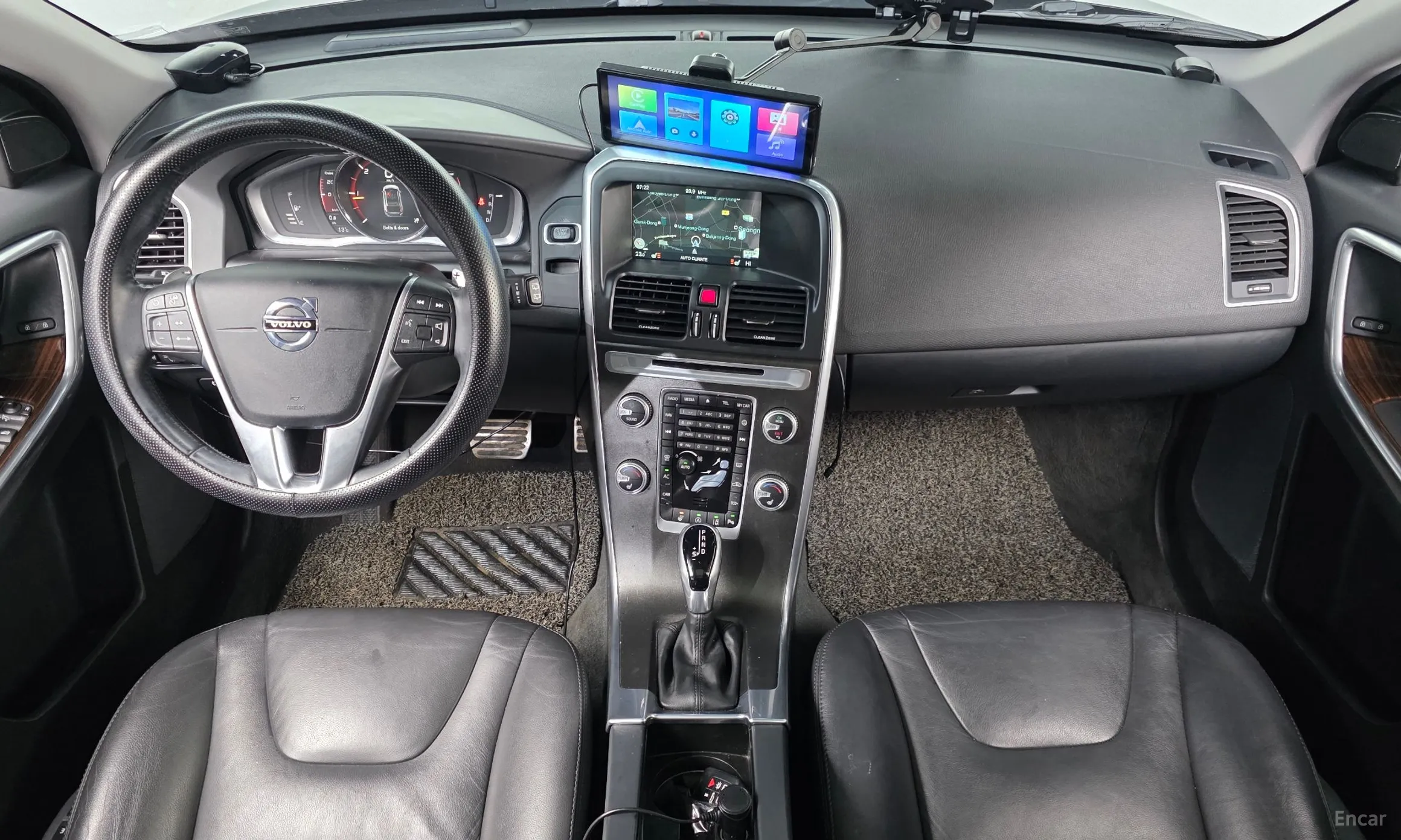 Volvo XC60 превью 7