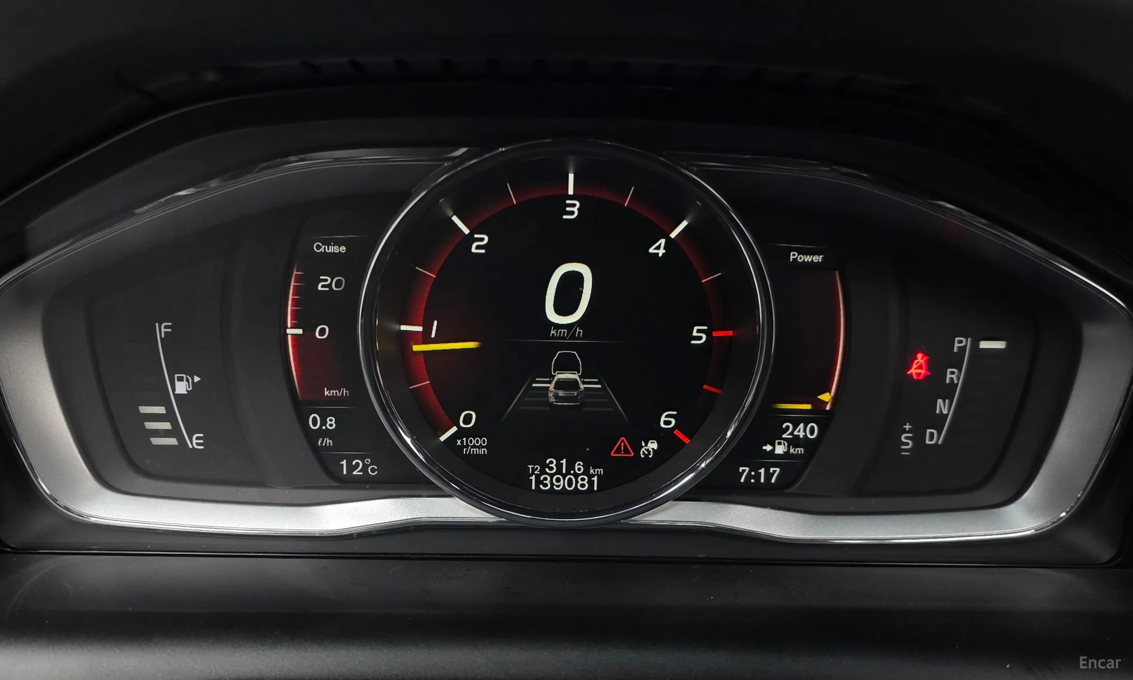 Volvo XC60 превью 8