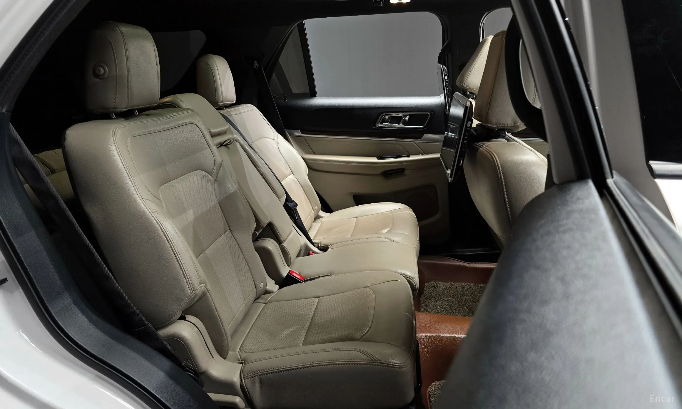 Ford Explorer превью 11