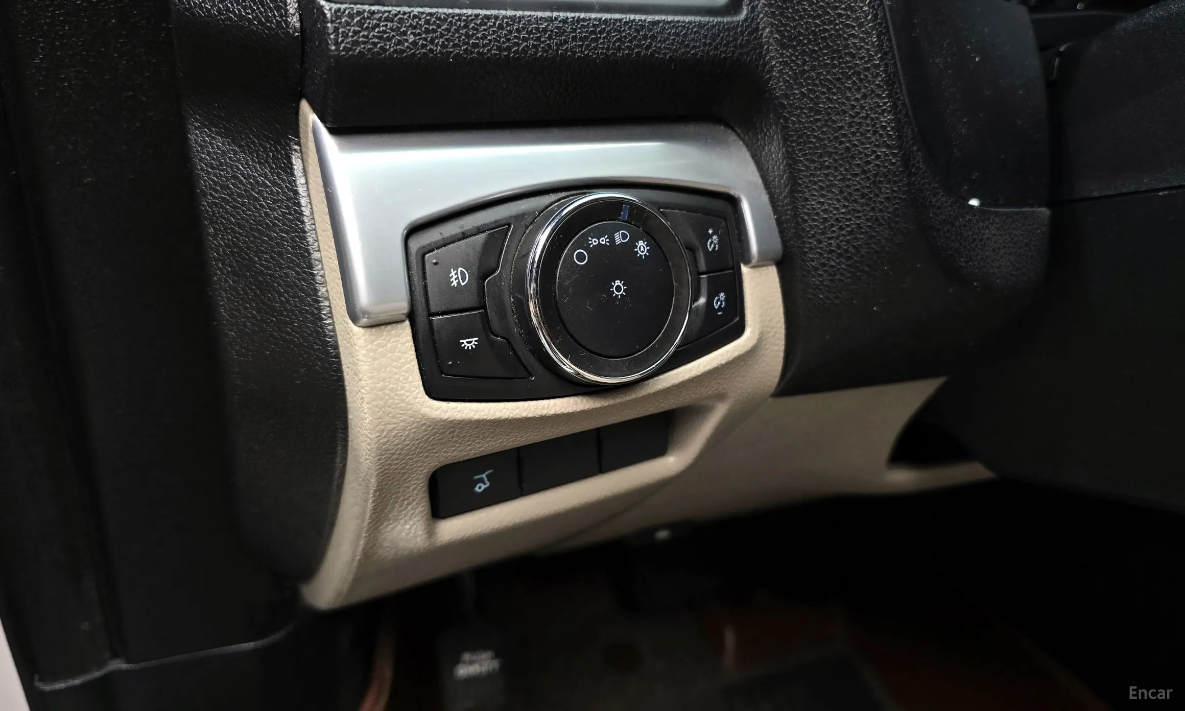 Ford Explorer превью 16