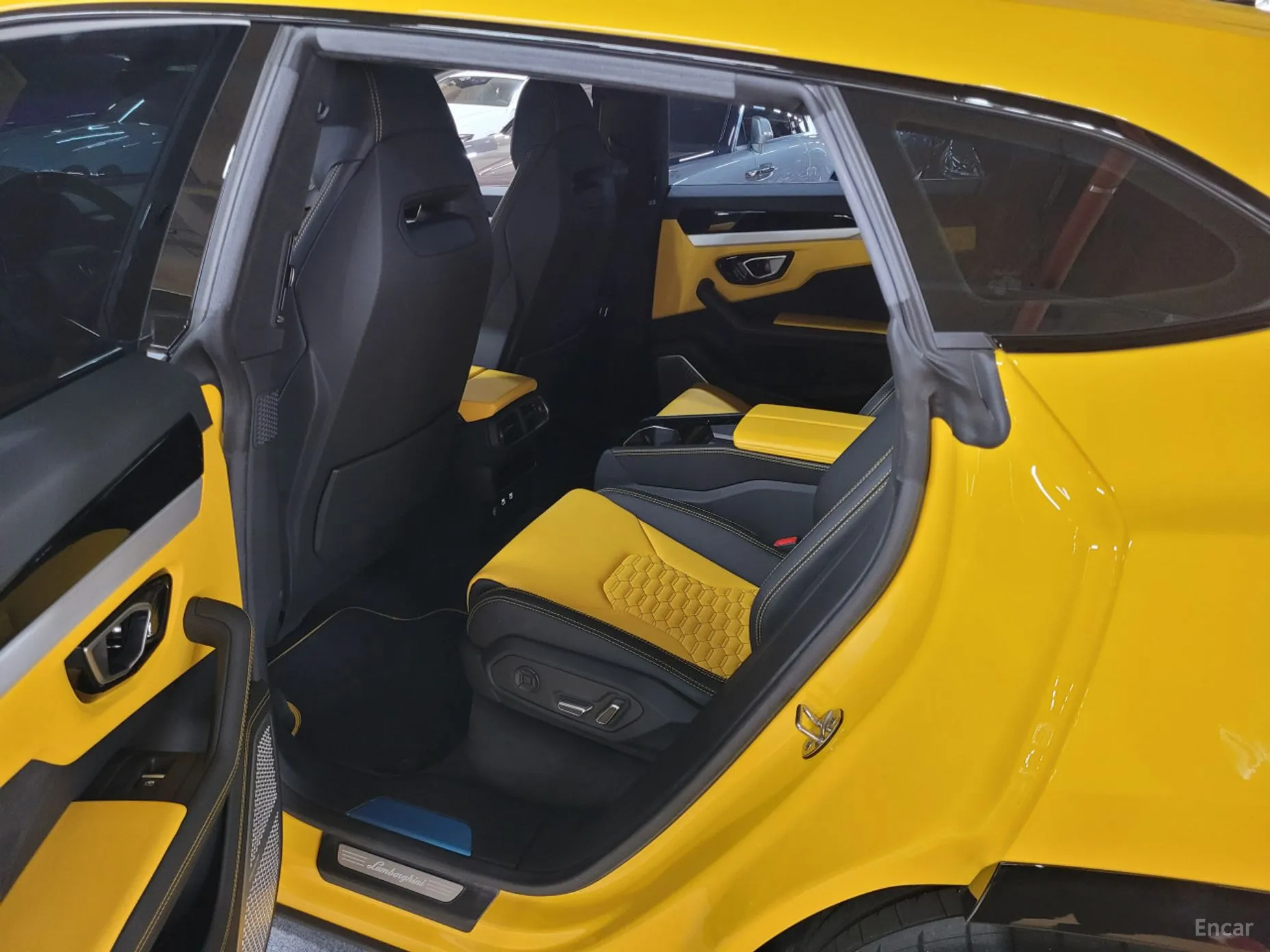 Lamborghini Urus превью 11