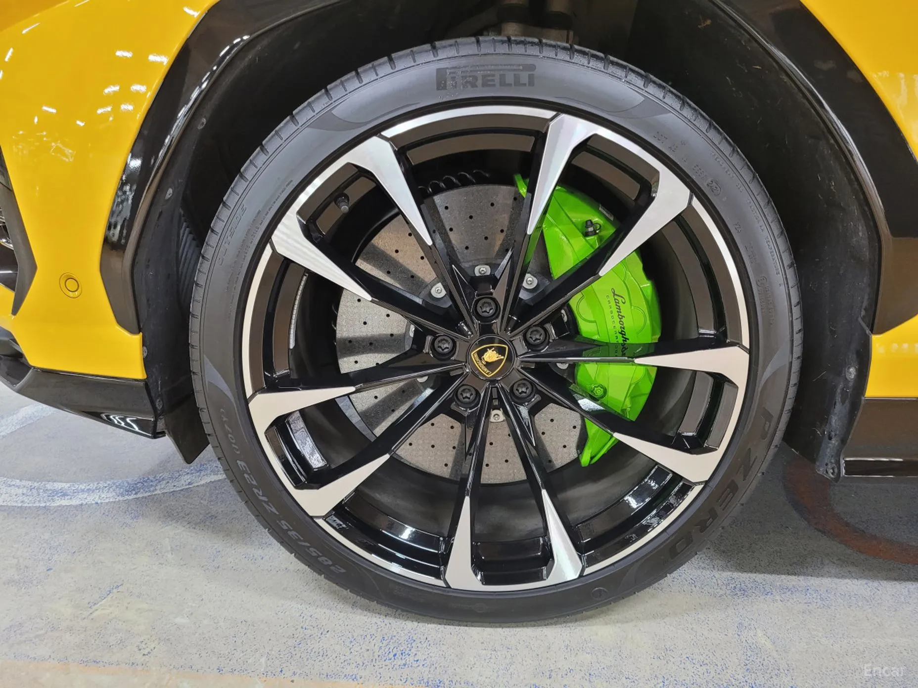 Lamborghini Urus превью 19