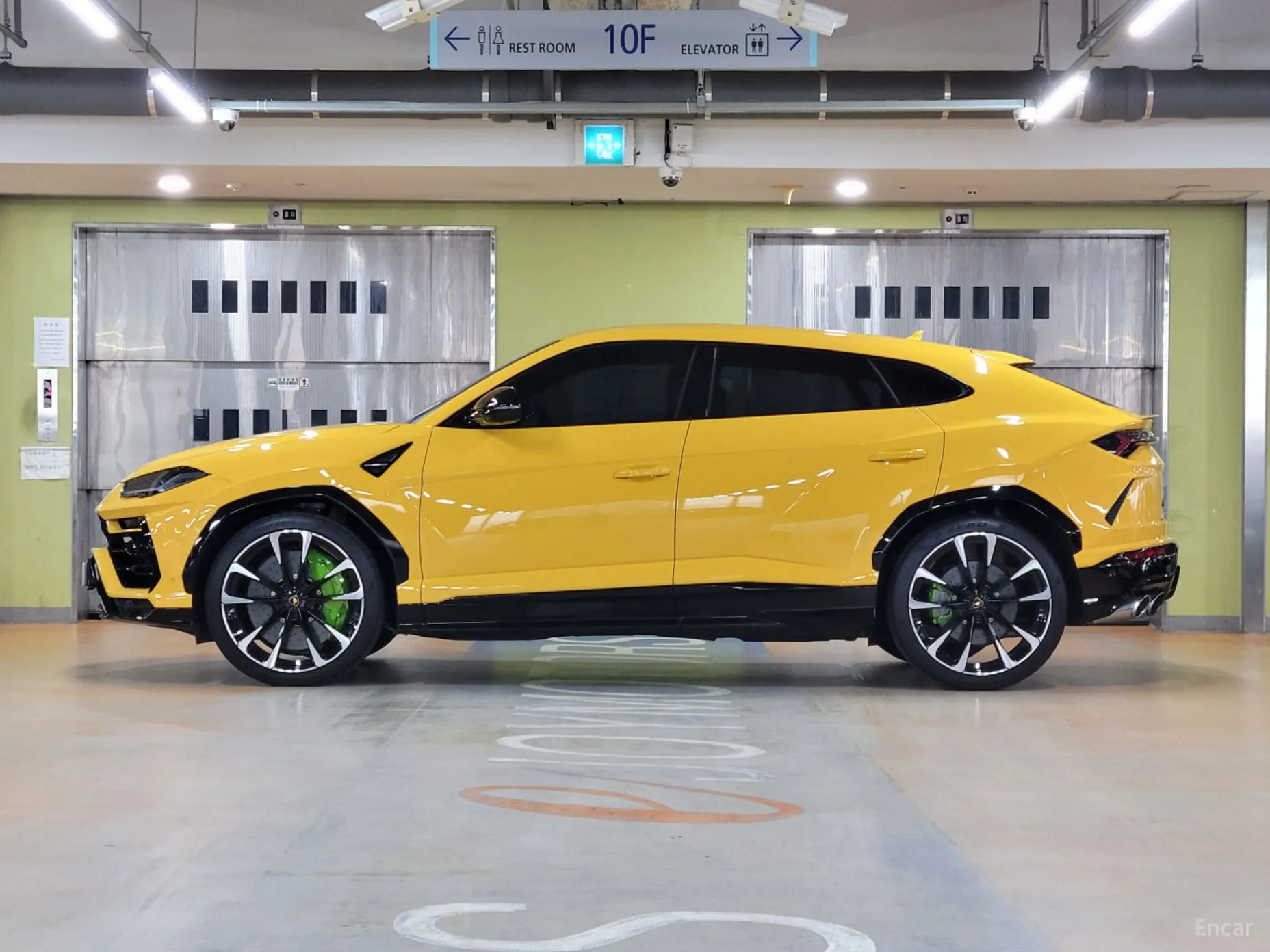 Lamborghini Urus превью 3