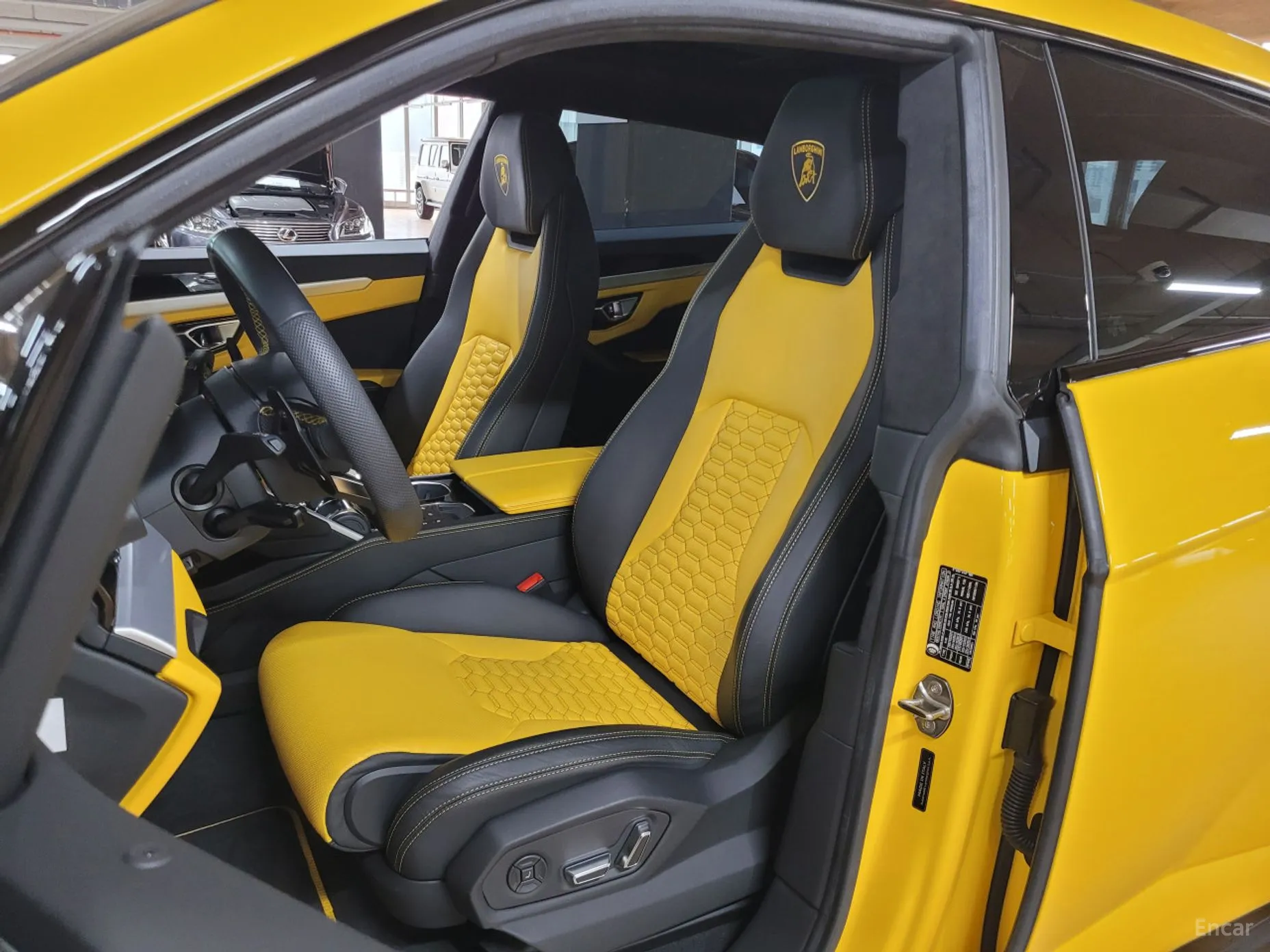 Lamborghini Urus превью 8