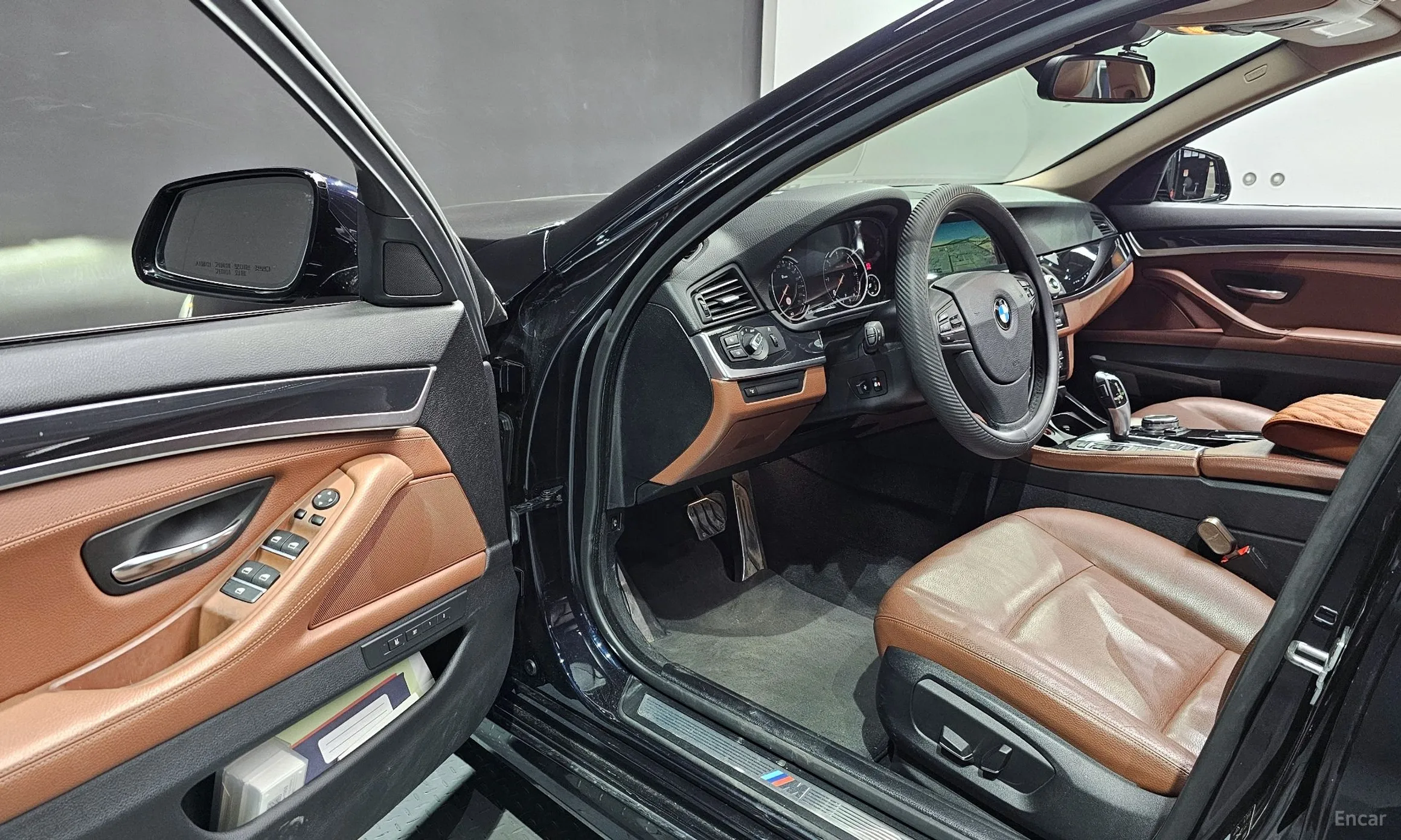 BMW 5 Series (F10) превью 10
