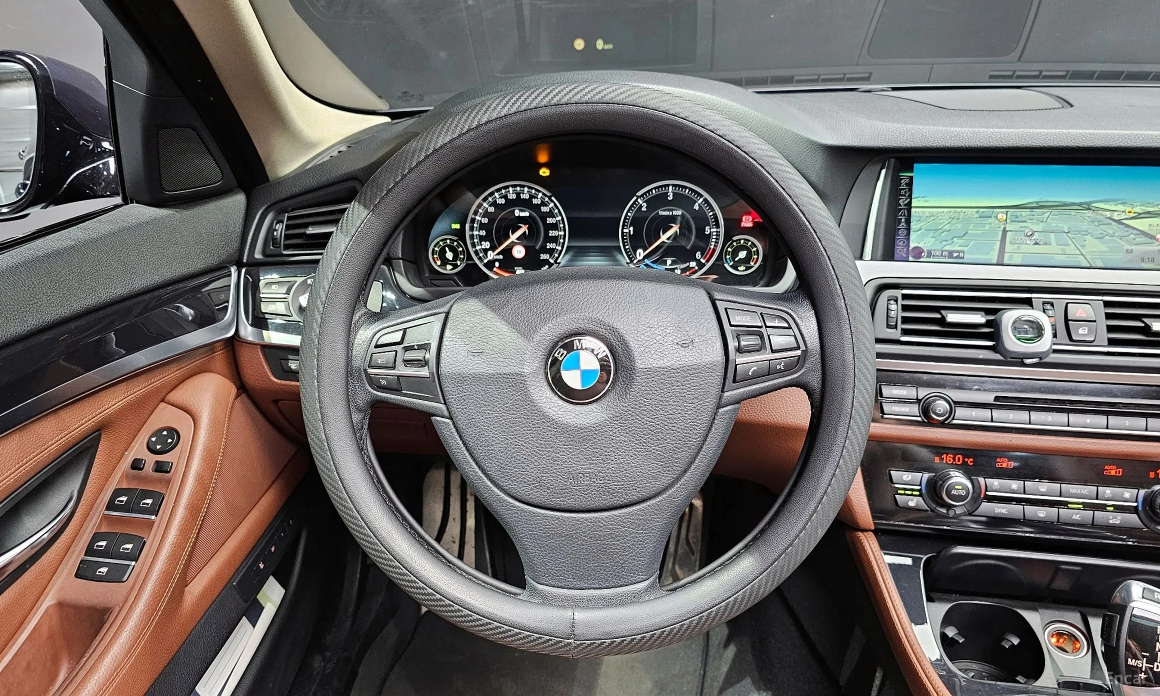 BMW 5 Series (F10) превью 13