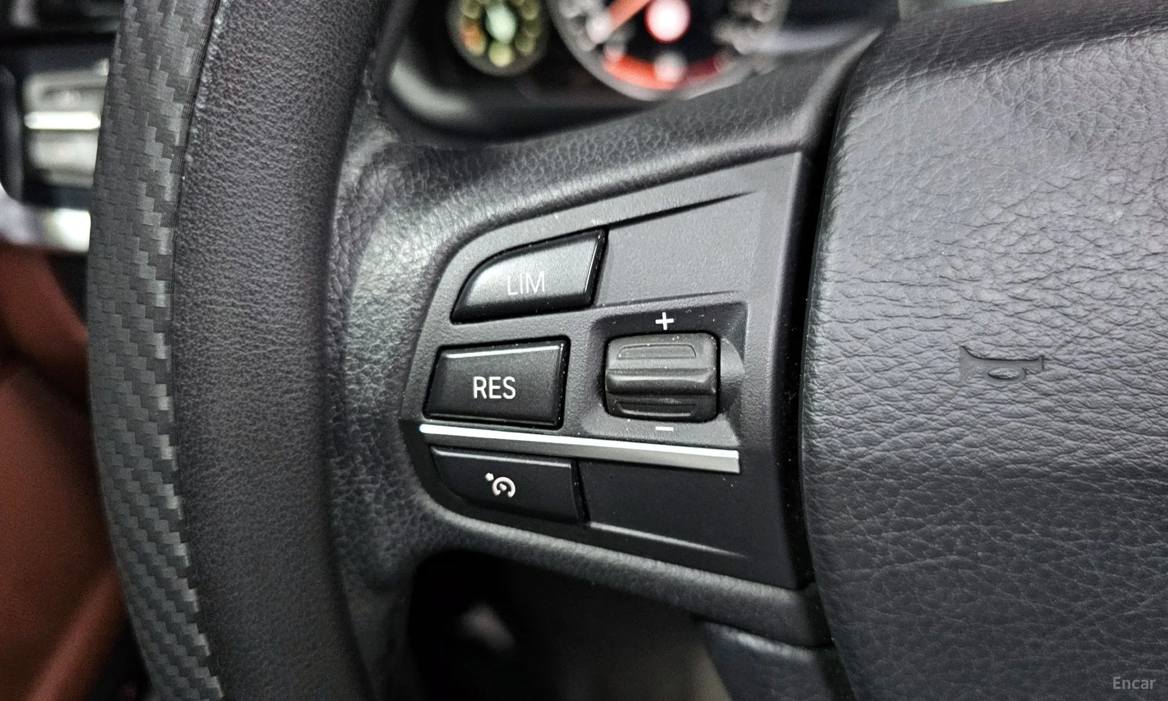 BMW 5 Series (F10) превью 15
