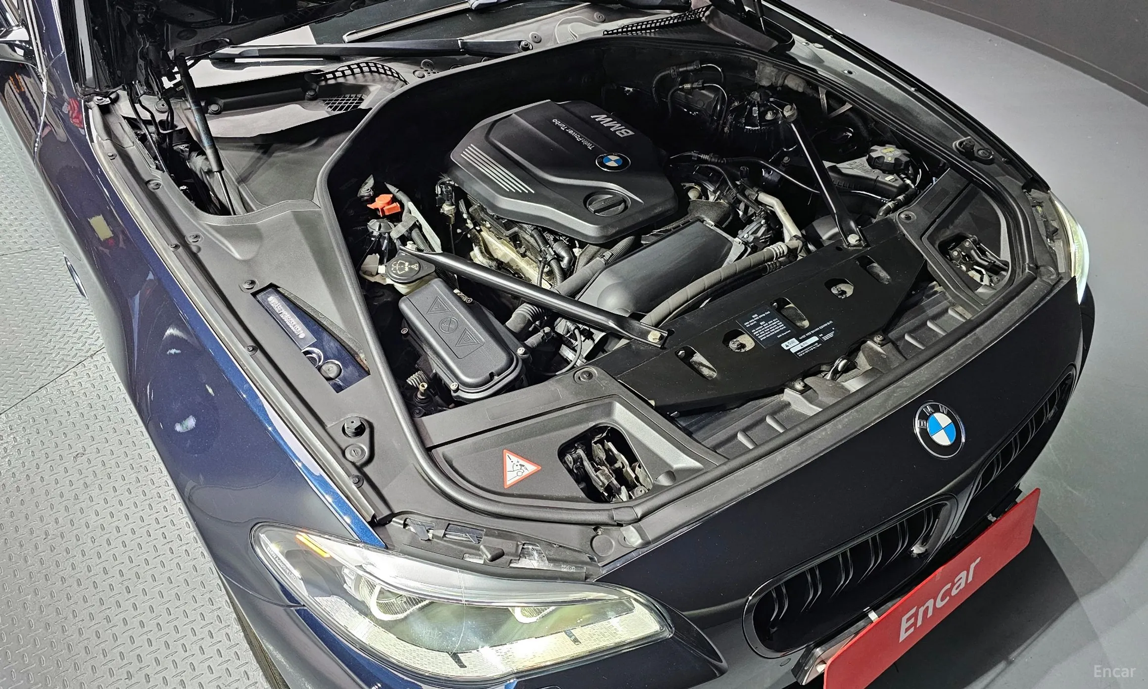 BMW 5 Series (F10) превью 6