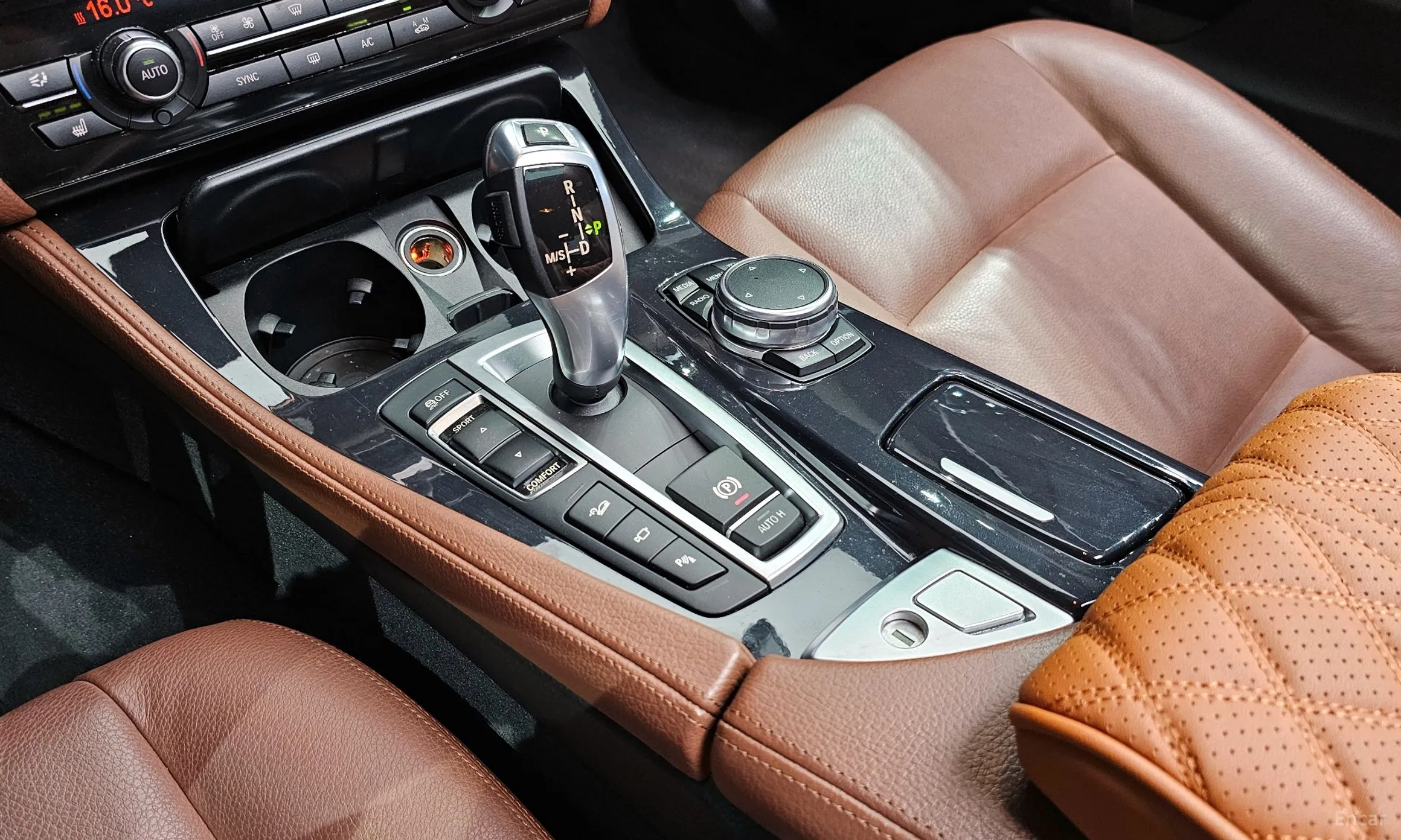 BMW 5 Series (F10) превью 9