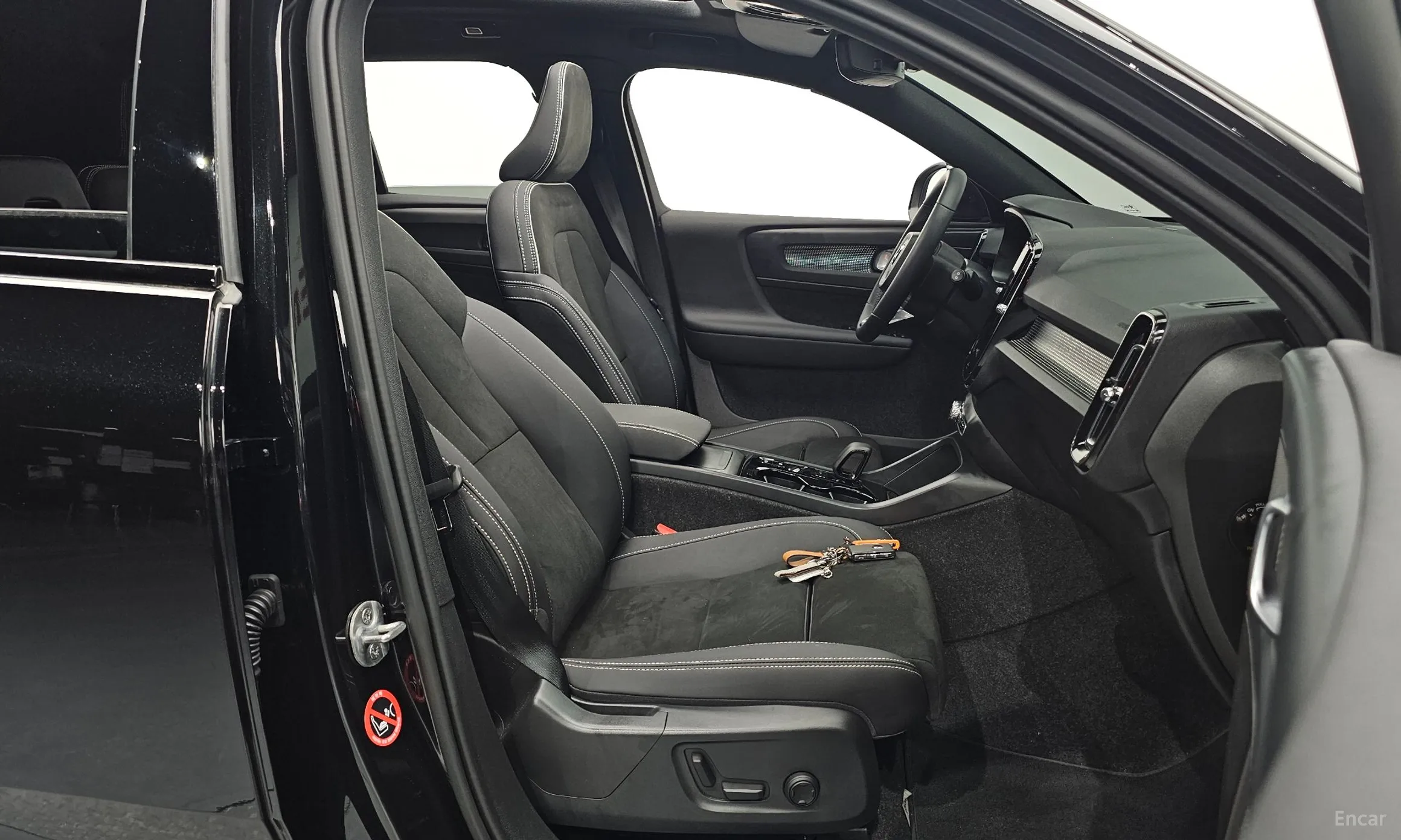 Volvo XC40 превью 10