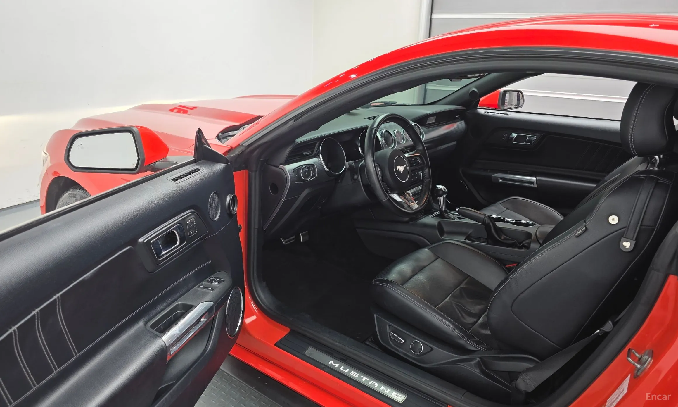 Ford Mustang превью 10