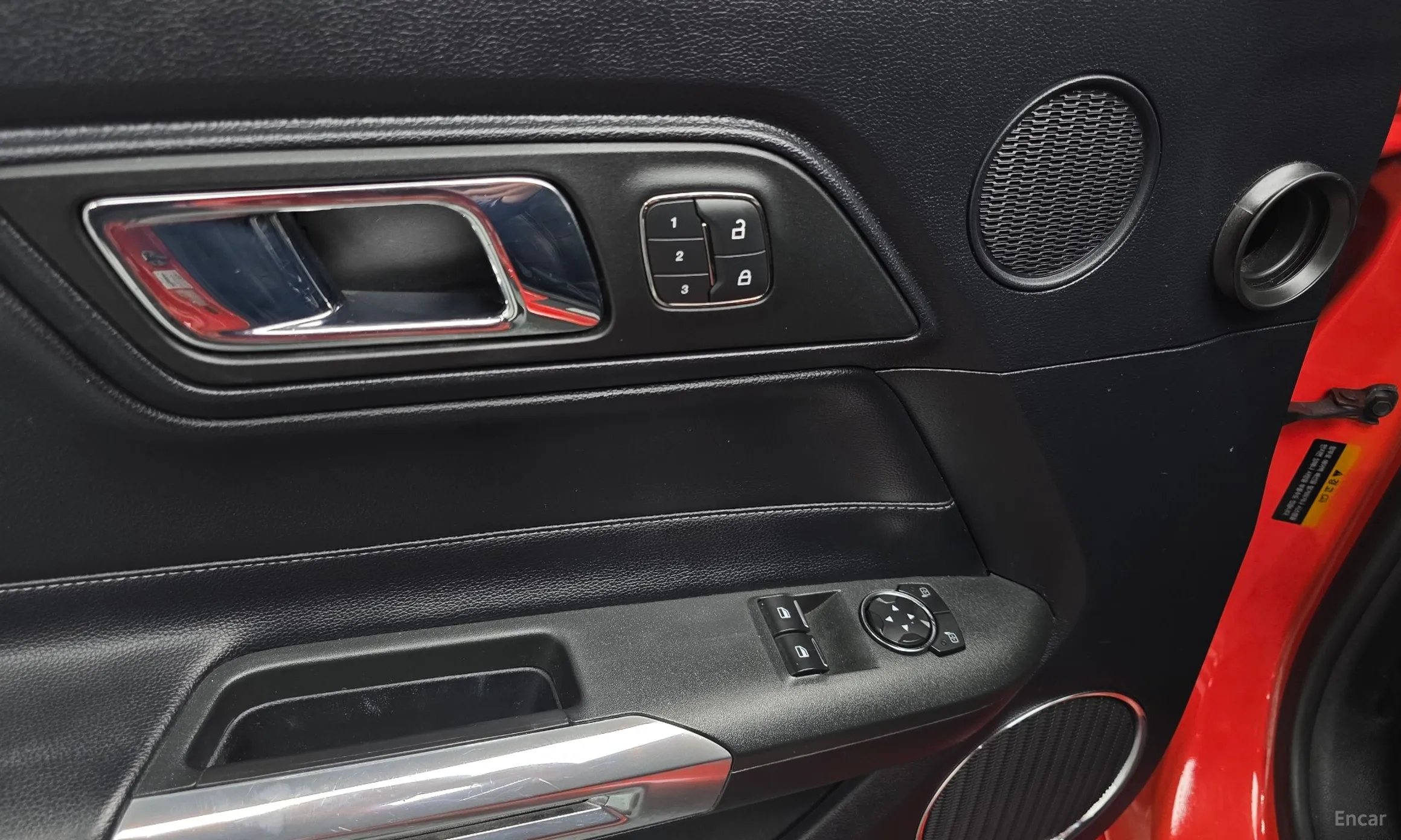 Ford Mustang превью 12