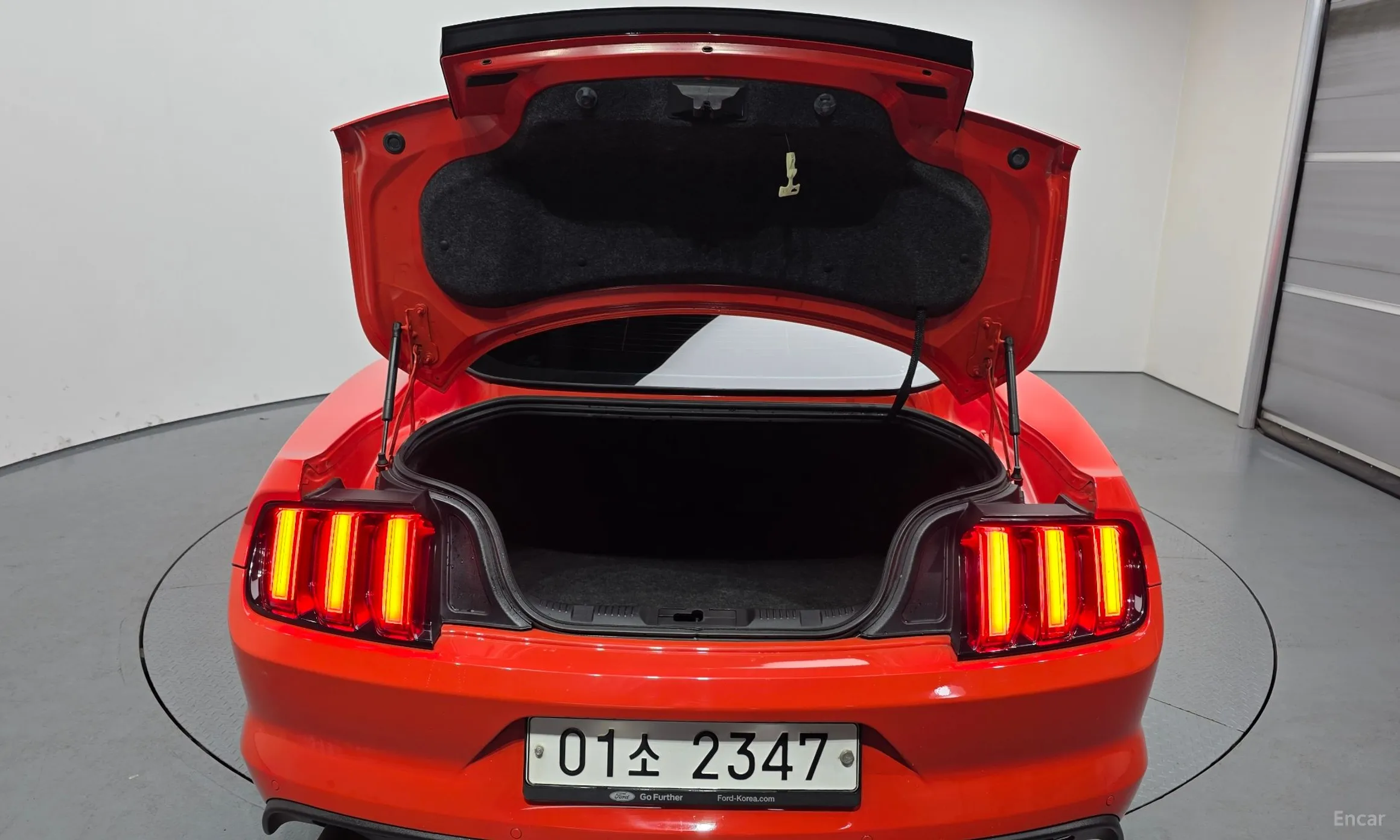 Ford Mustang превью 20
