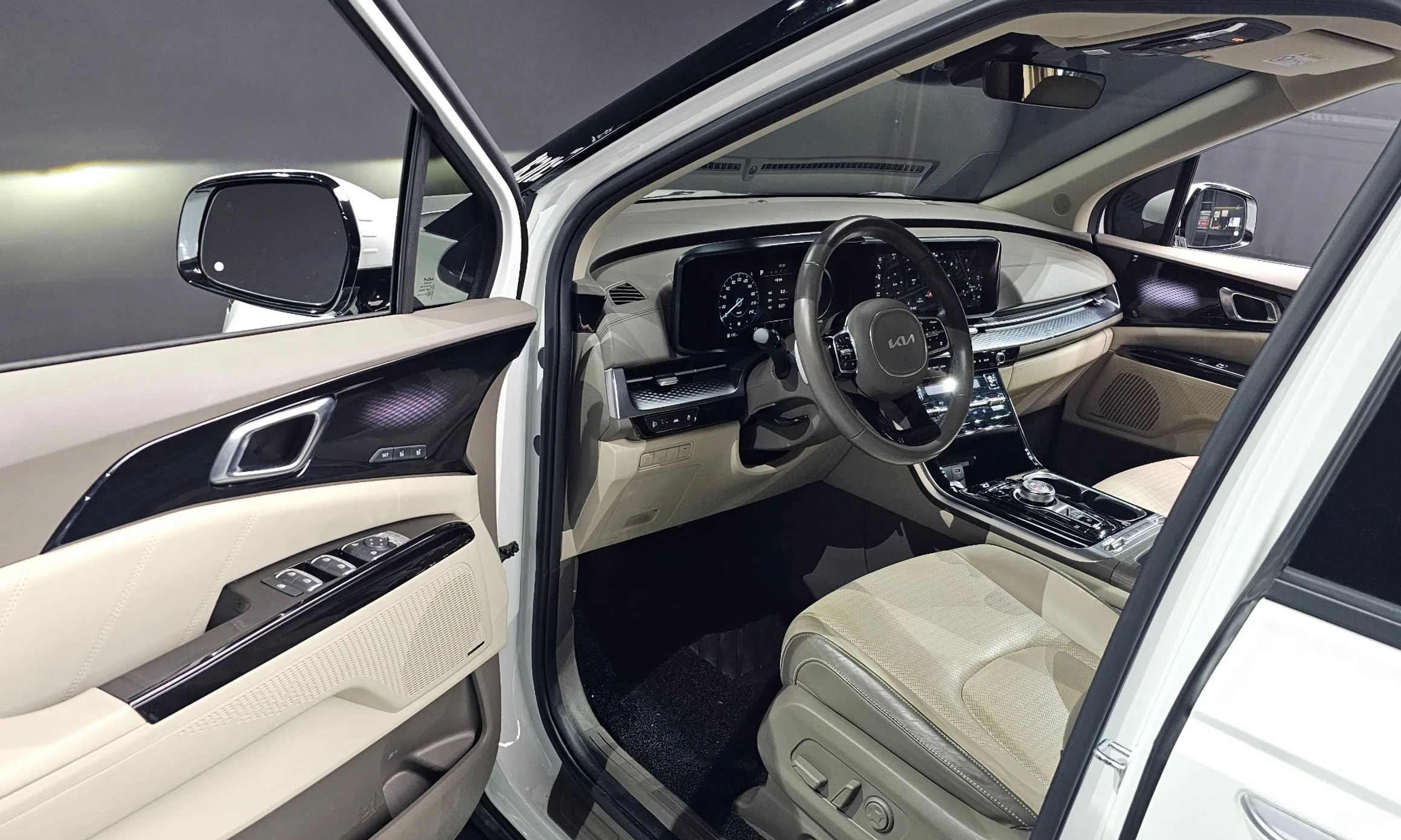 Kia Carnival Gen 4 превью 10