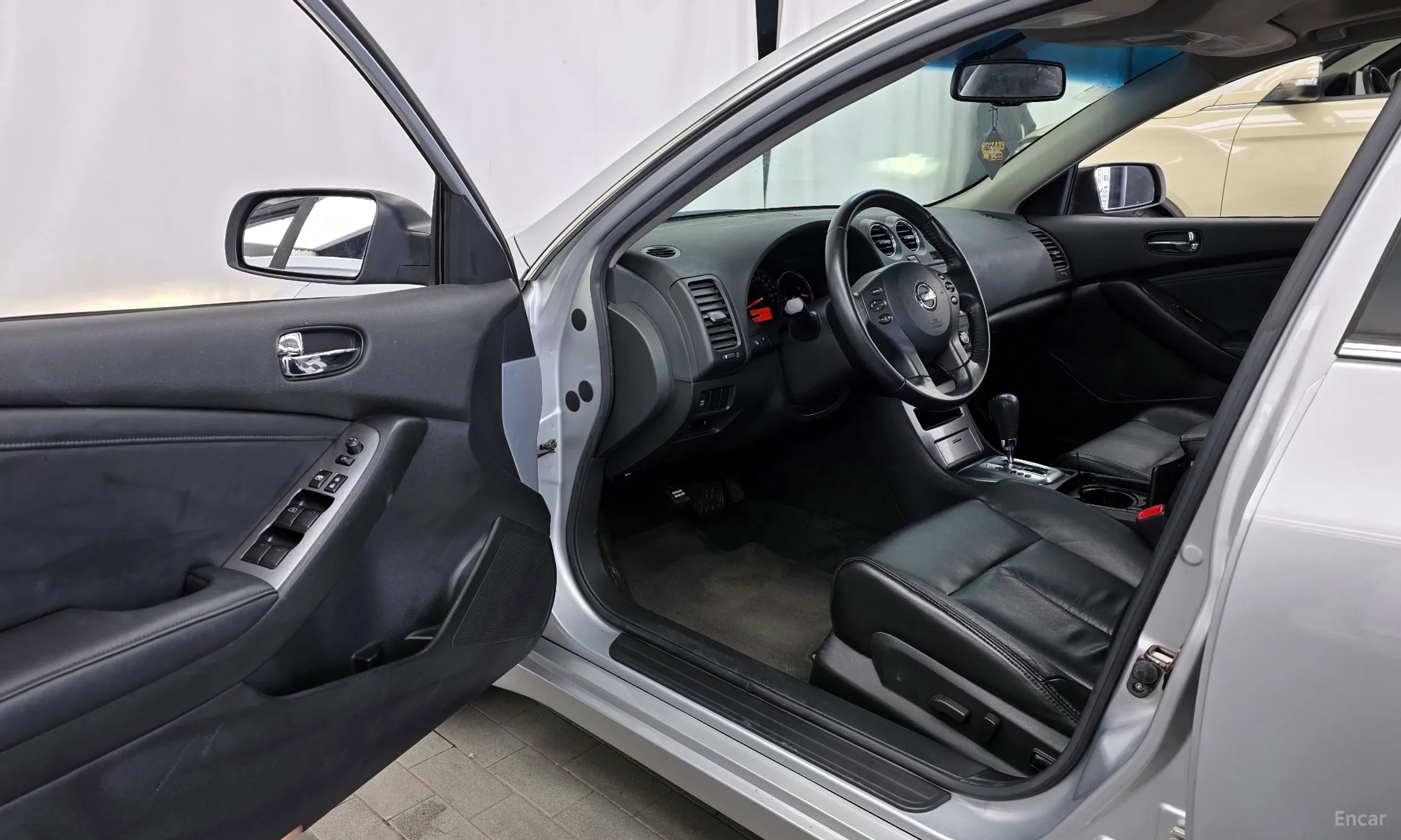 Nissan Altima превью 10