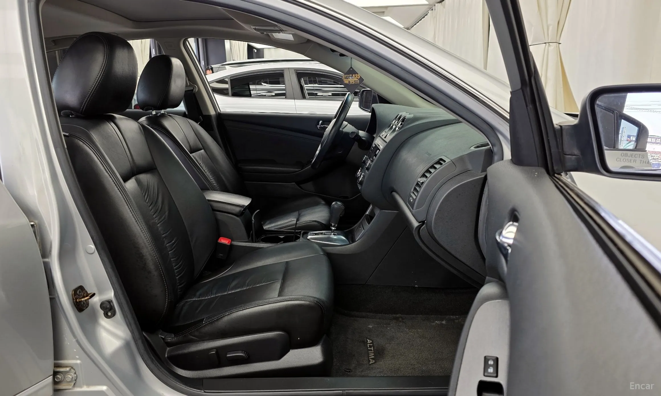 Nissan Altima превью 11
