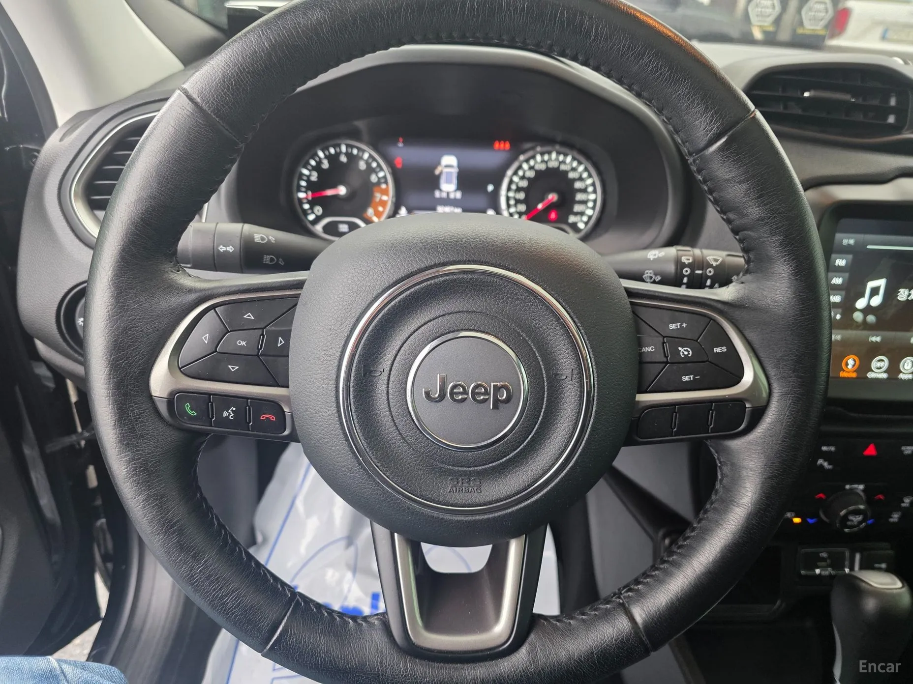 Jeep Renegade превью 14