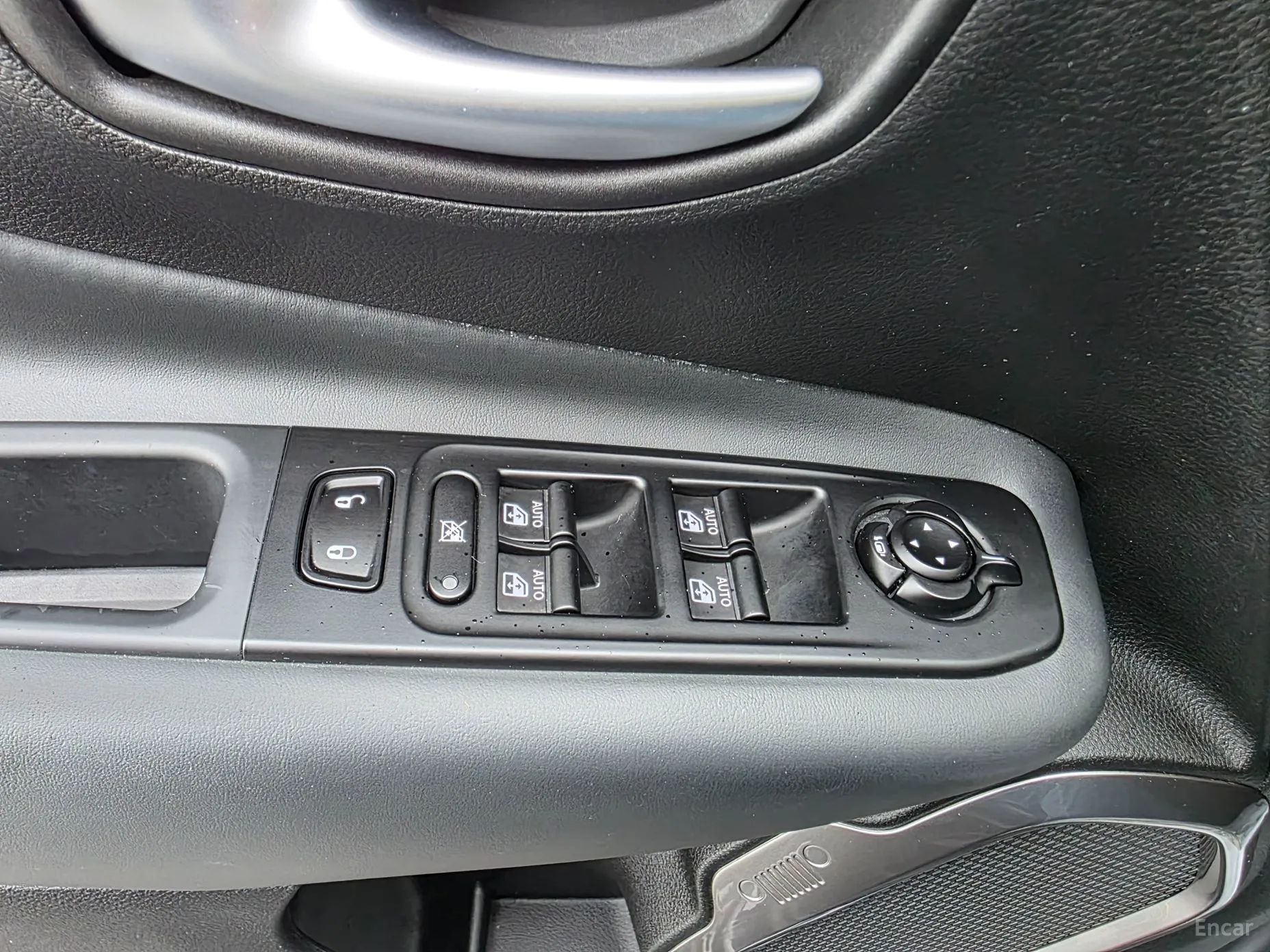 Jeep Renegade превью 15