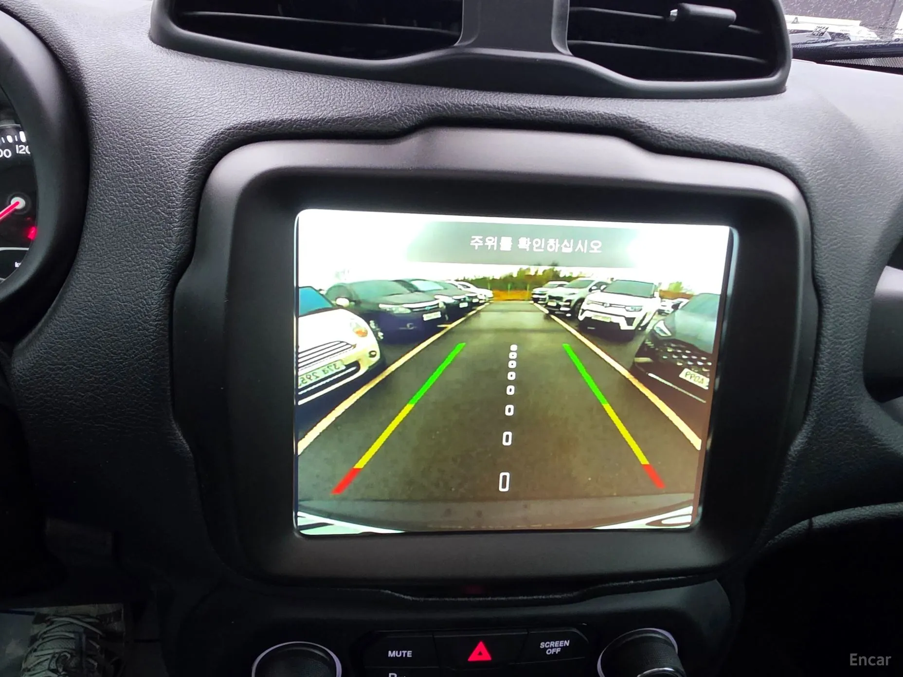Jeep Renegade превью 16