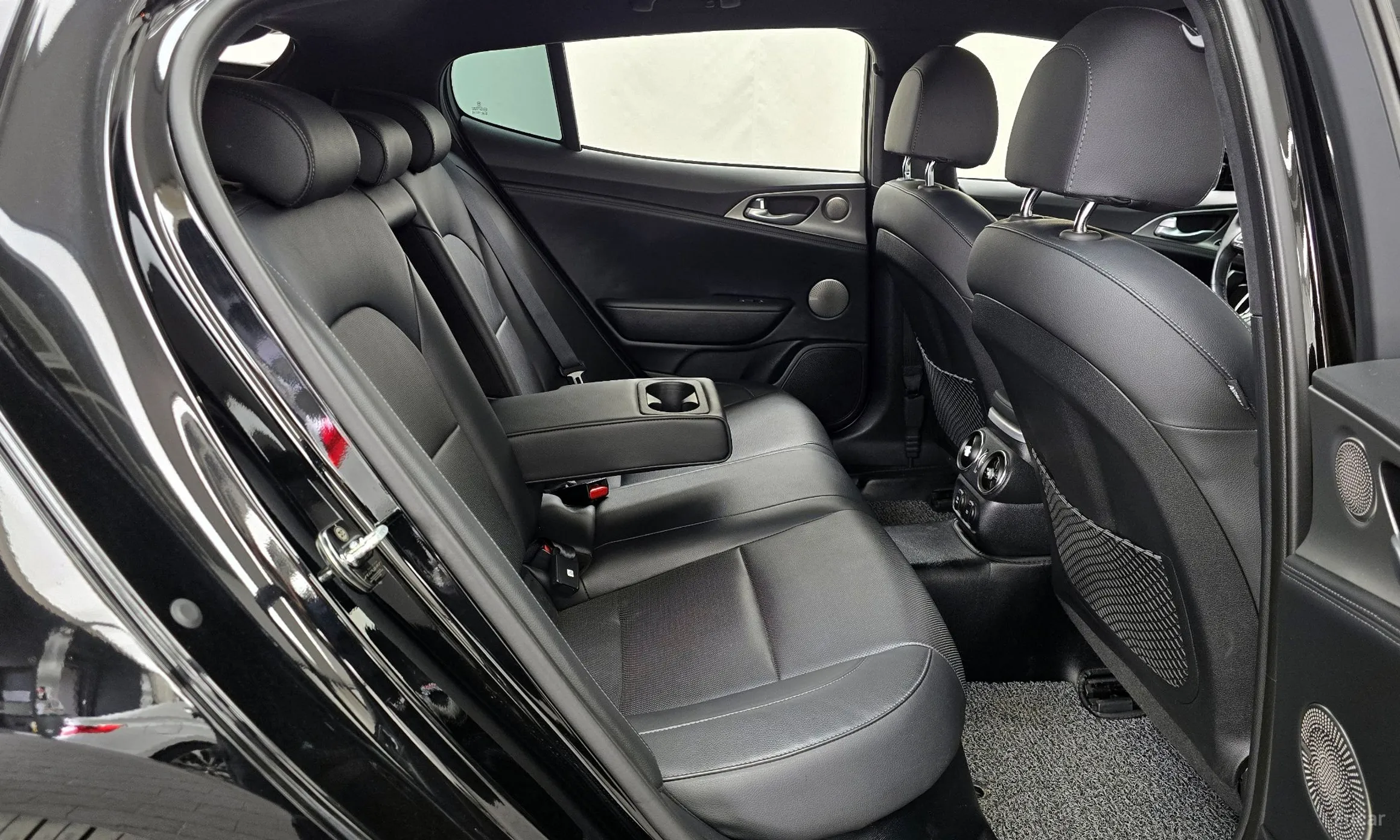 Kia Stinger превью 12