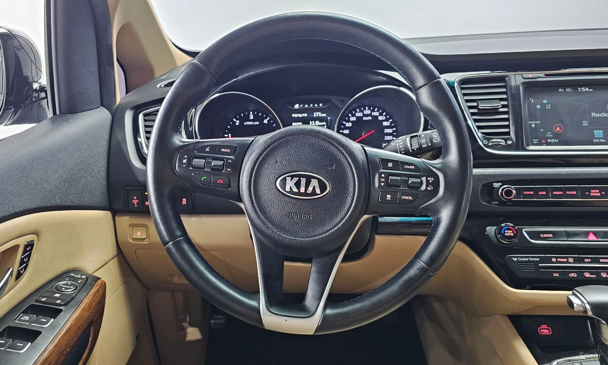 Kia Carnival превью 13