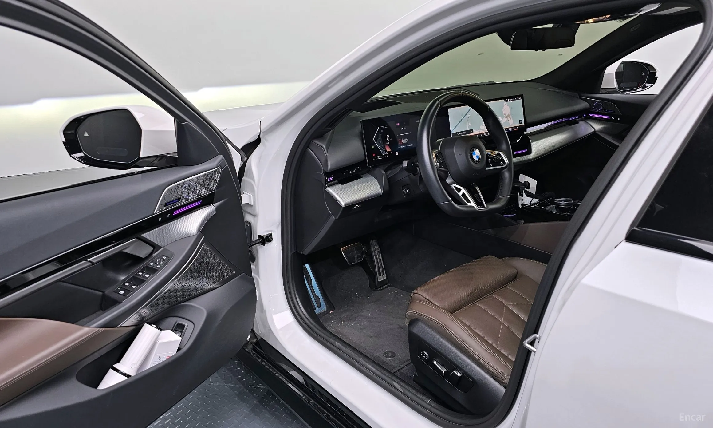 BMW 5 Series (G60) превью 10