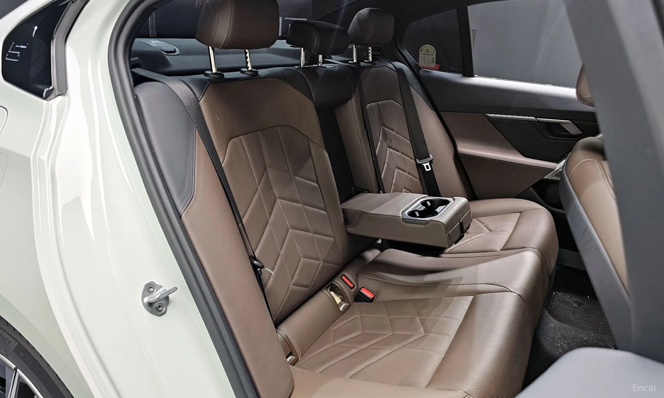 BMW 5 Series (G60) превью 12